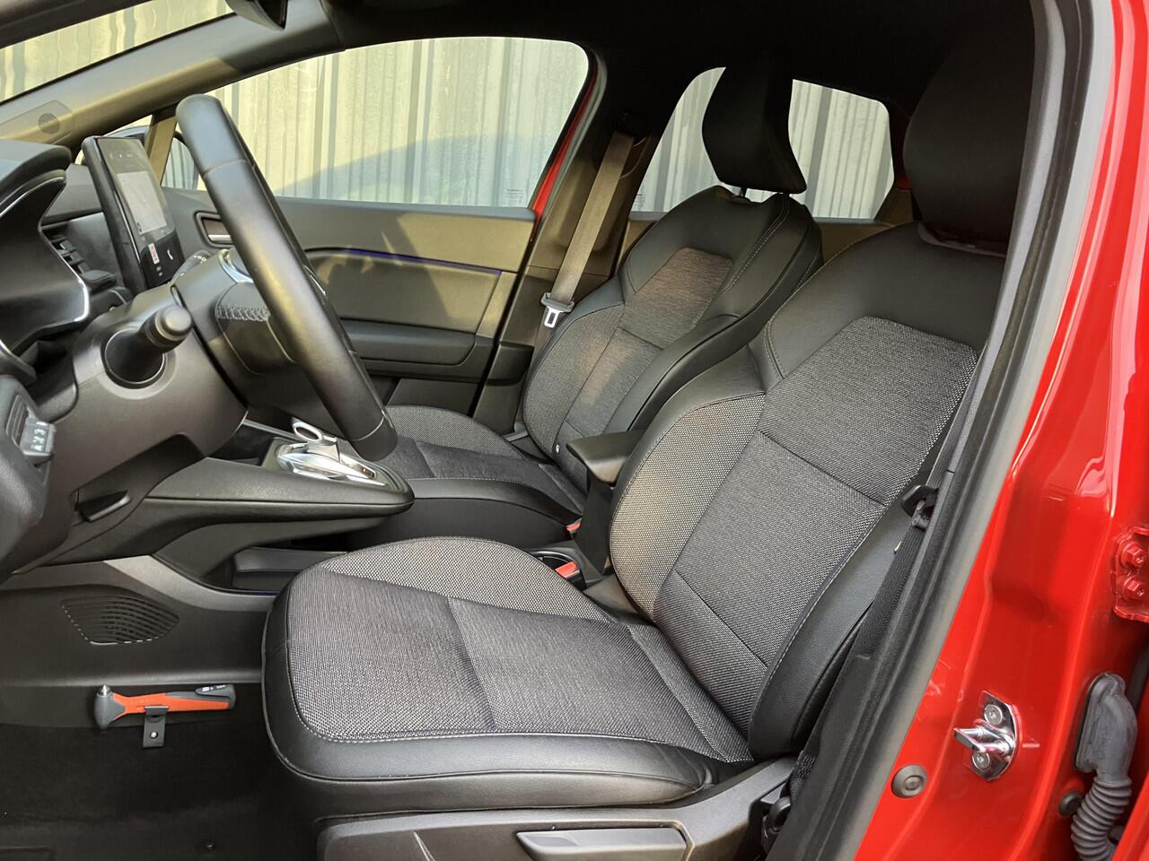 Renault CAPTUR 1.6 E-Tech Plug-in Hybrid 160 E-Tech Black Edition