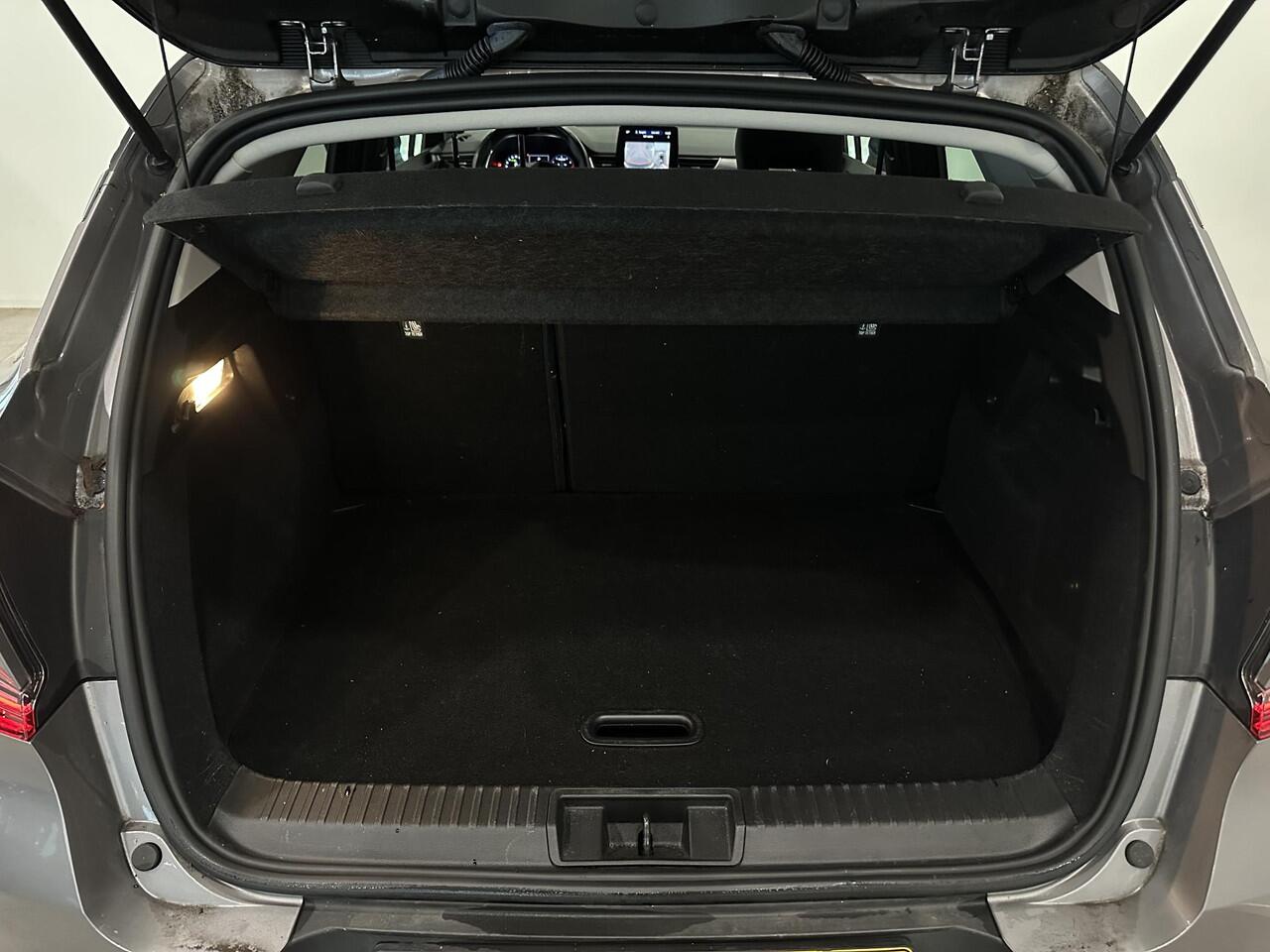 Renault CAPTUR 1.3 TCe 130 EDC Initiale Paris | Leder | Navigatie 9,3" | Climate Control | Cruise Control | Lichtmetalen velgen 18" | Apple Carplay/Android Aut