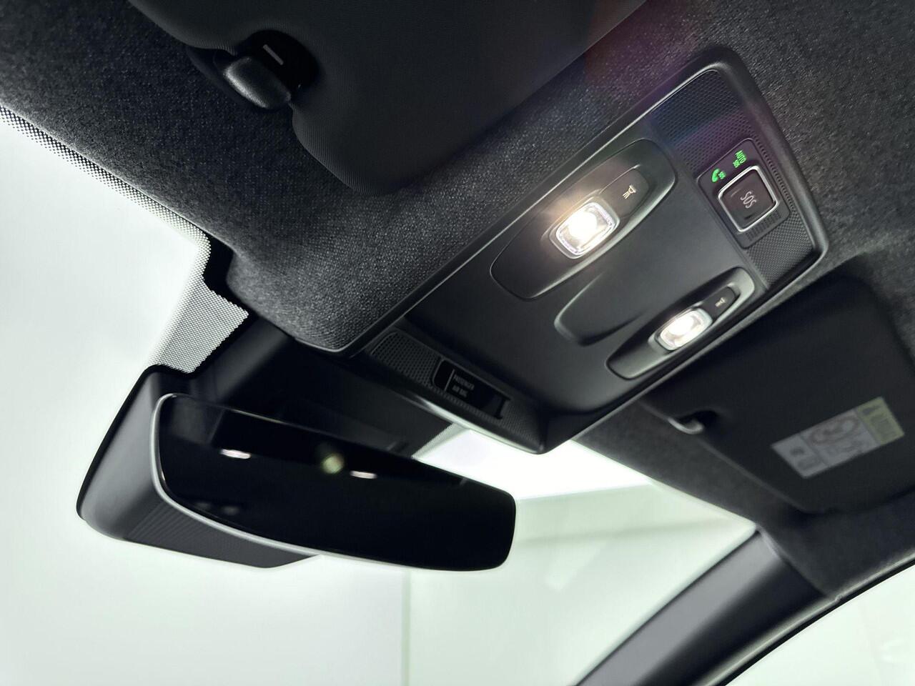 Renault CAPTUR 1.6 E-Tech Plug-in Hybrid E-Tech Engineered 160PK | Automaat | Zwarte Details | 18'' Inch Velgen | Navigatie | Half-Lederen Bekleding | Digital Cockpit | Apple CarPlay & Android Auto