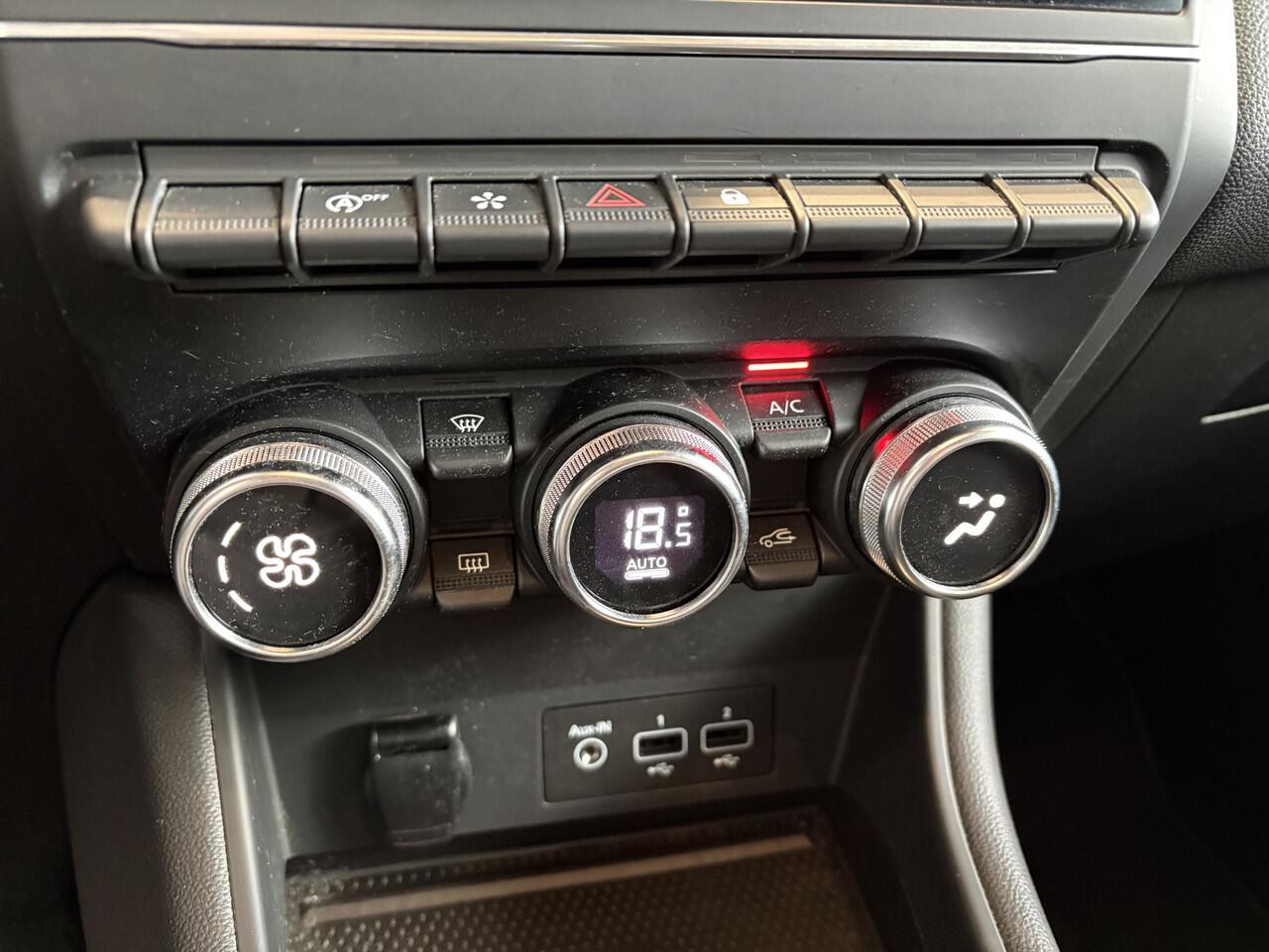 Renault CAPTUR 1.3 TCe 140 Intens Mild Hybrid | Navigatie | Parkeersensoren | Cruise | LM velgen