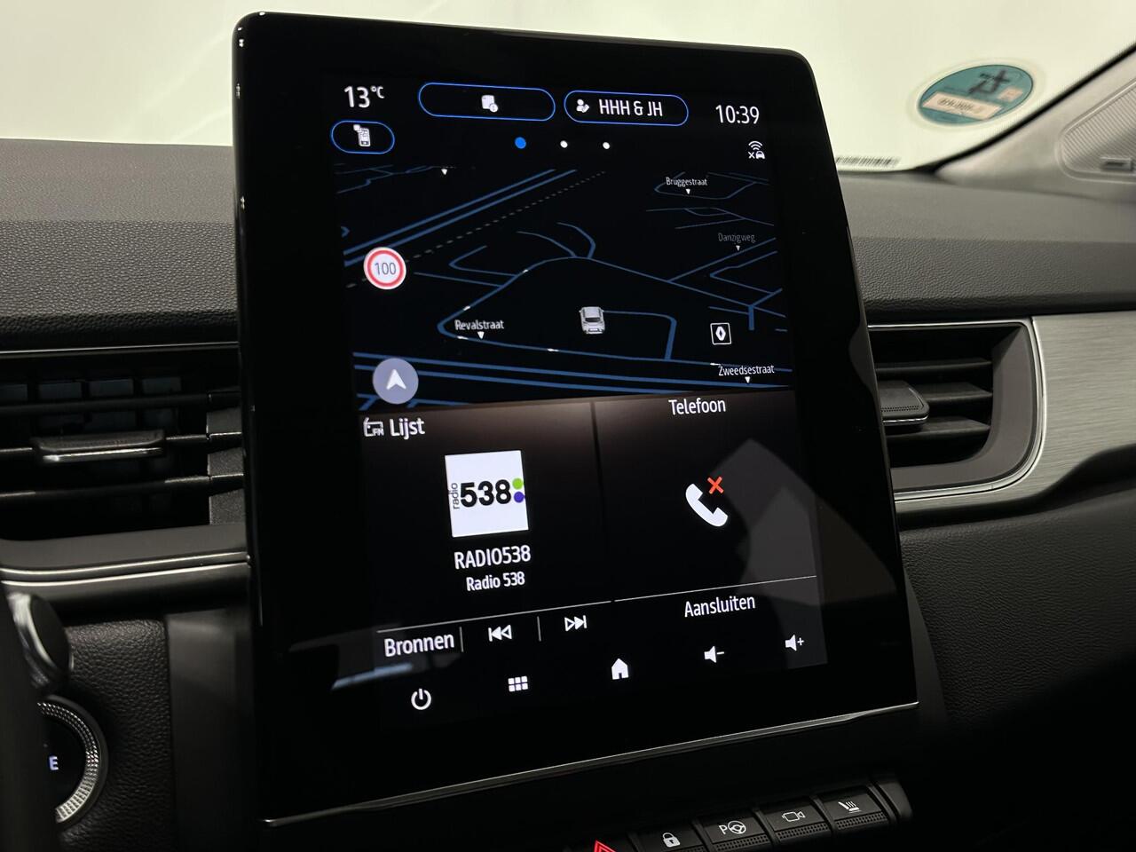 Renault CAPTUR 1.3 TCe 130 EDC Edition One | Navigatie 9,3" | Stoelverwarming | Trekhaak afneembaar | Lichtmetalen velgen 18"