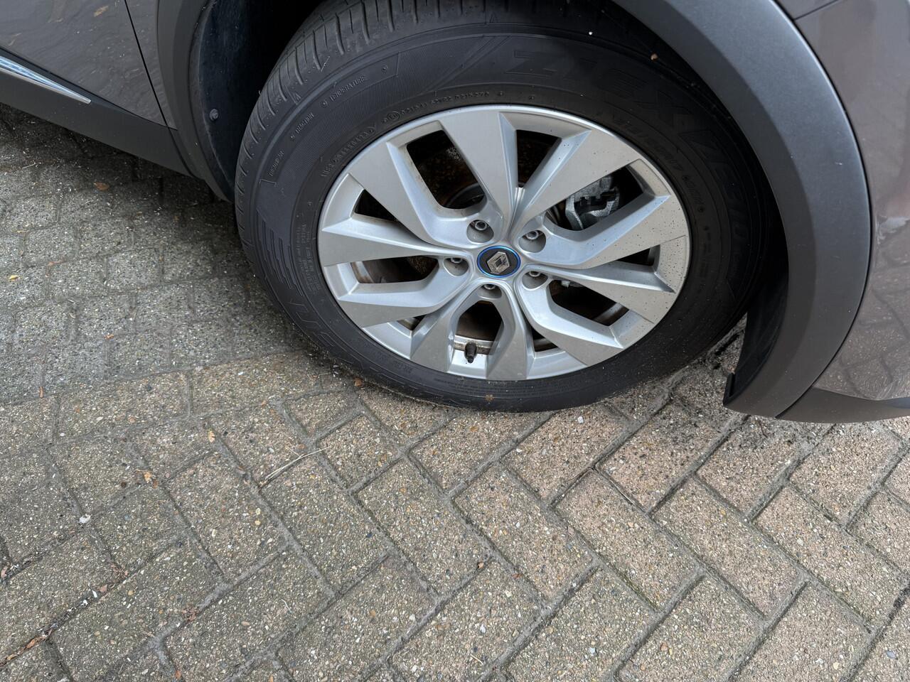 Renault CAPTUR 1.6 E-Tech Plug-in Hybrid 160 Intens CAMERA NAVIGATIE PARK.SENSOREN