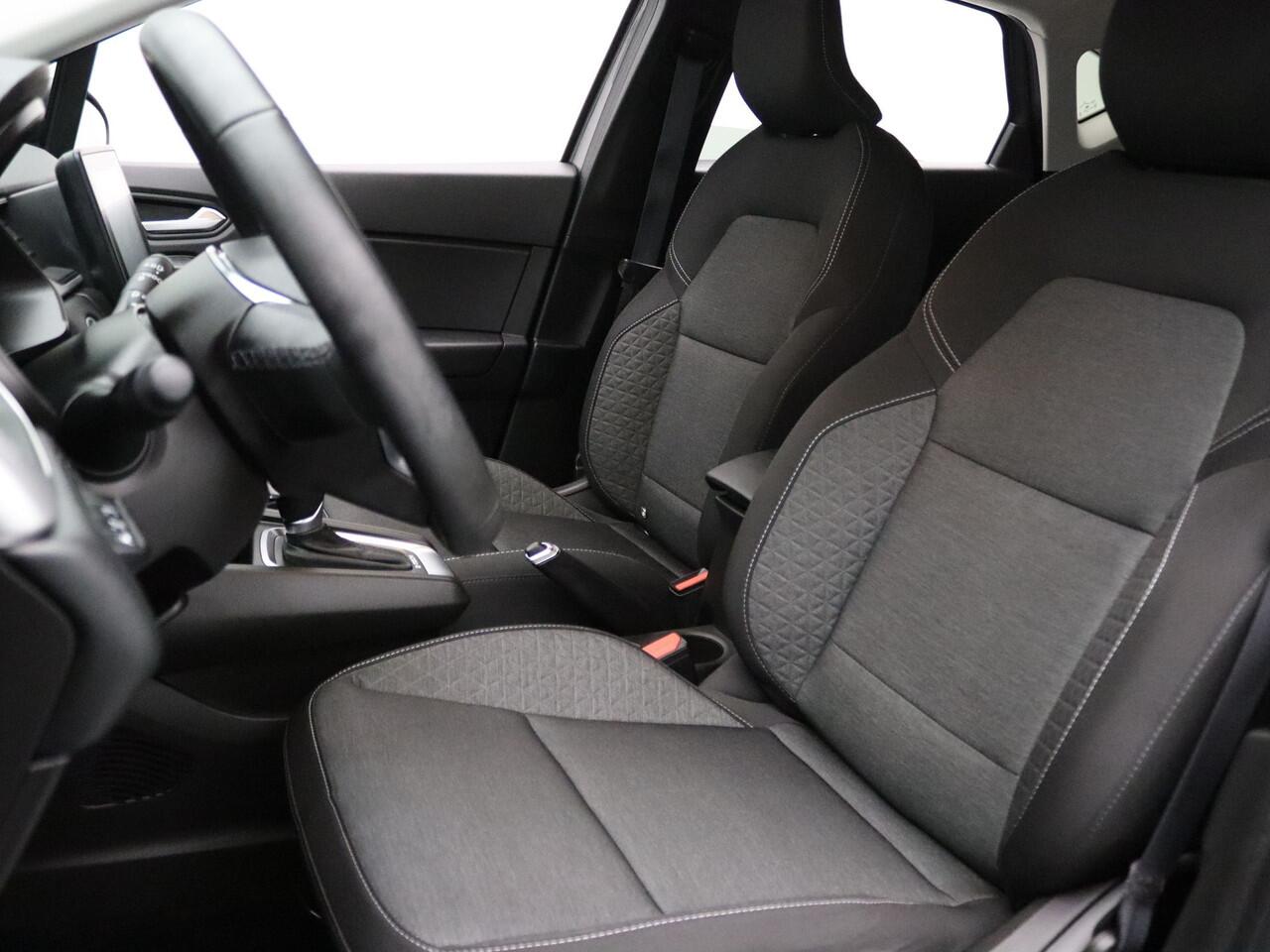 Renault CAPTUR 145pk E-Tech Hybrid Intens Cruise | Climate | Carplay | Navi | Parkeersens. achter