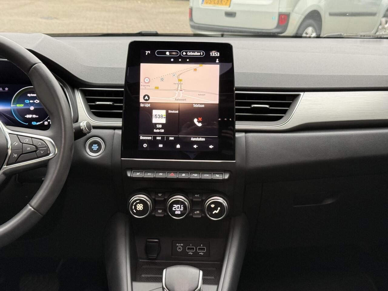 Renault CAPTUR 1.6 E-Tech Plug-in Hybrid 160 Intens | Elektrisch glazen schuif-kantel dak | Stoelverwarming | 360 graden camera | DAB | Clima | Key-less | Cruise Control | LED |