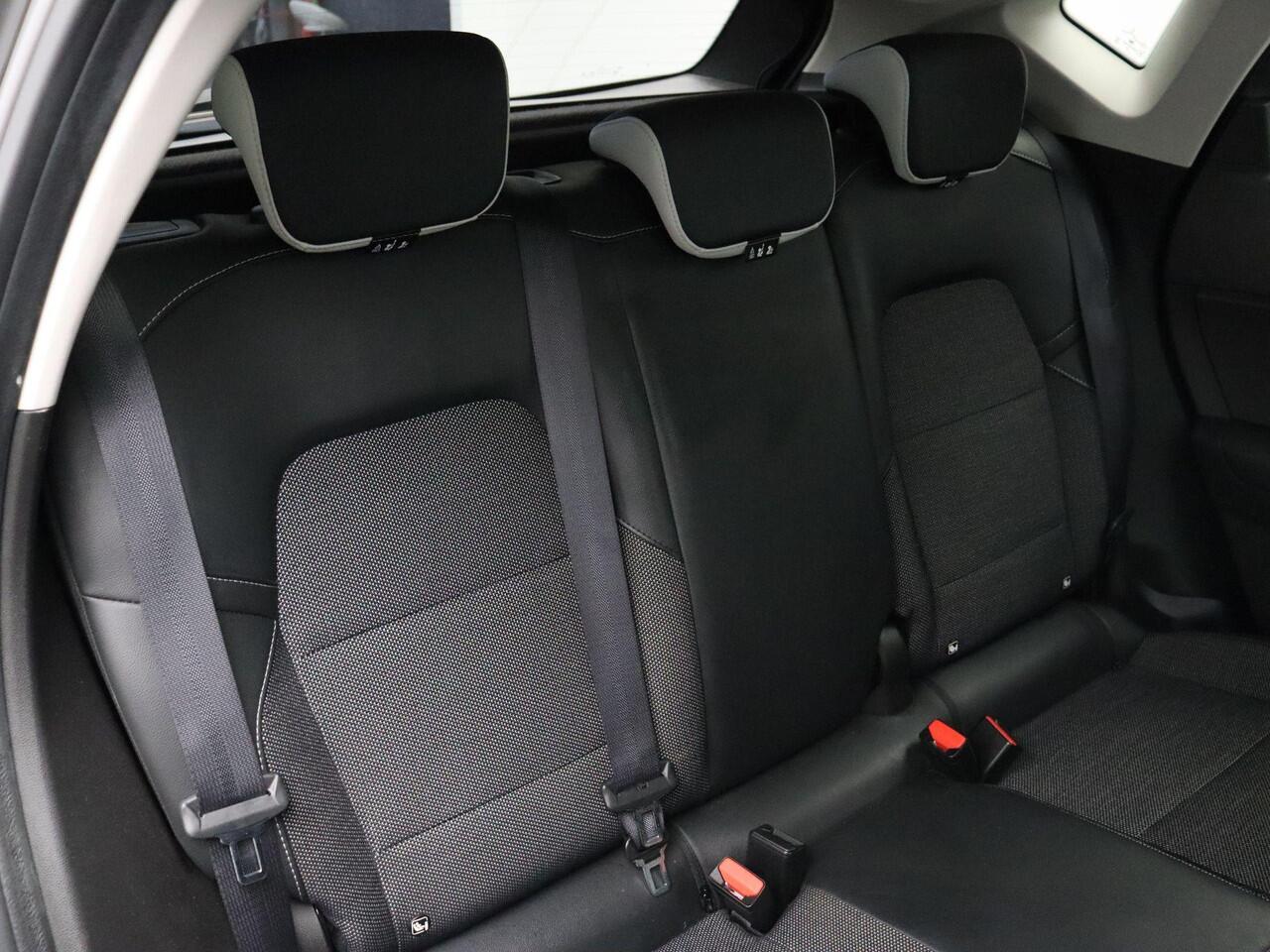 Renault CAPTUR 1.6 E-Tech Hybrid 145 Techno | Achteruitrijcamera | Climate Control | Parkeersensoren Voor en Achter | Apple/Android Carplay |