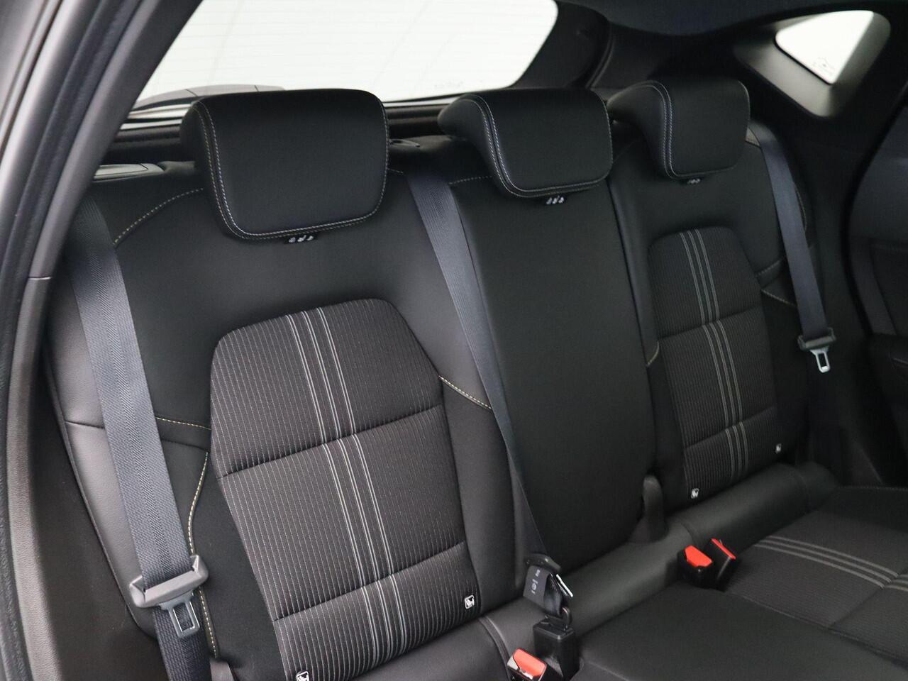 Renault CAPTUR full hybrid 145pk E-Tech engineered | Trekhaak | Apple Carplay/Android Auto | Parkeersensoren voor en achter |