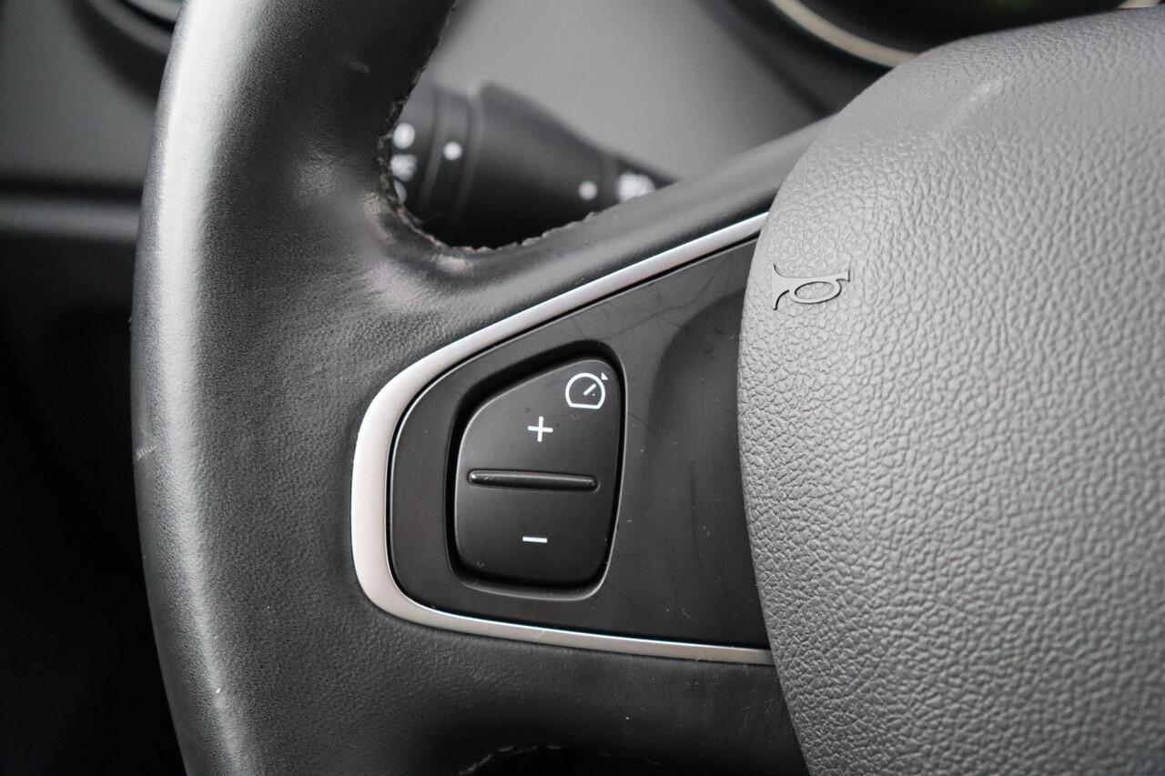 Renault CAPTUR 0.9 TCe Intens | Navigatie | Dodehoeksensoren | Climate Control | Cruise Control | Camera