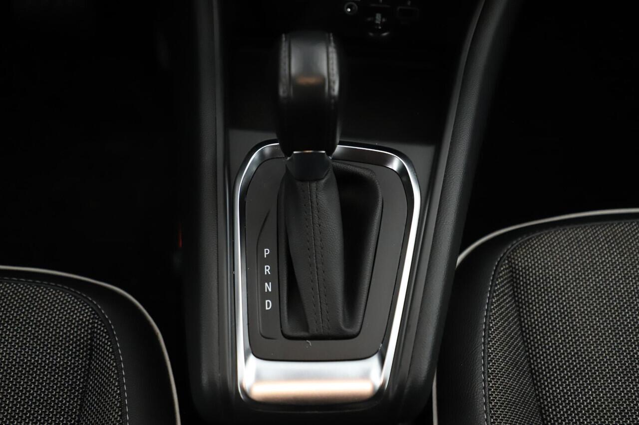 Renault CAPTUR 1.3 TCe 140 Intens Automaat LMV Half Leder LED Navigatie Carplay Android Bluetooth Climate Cruise Control