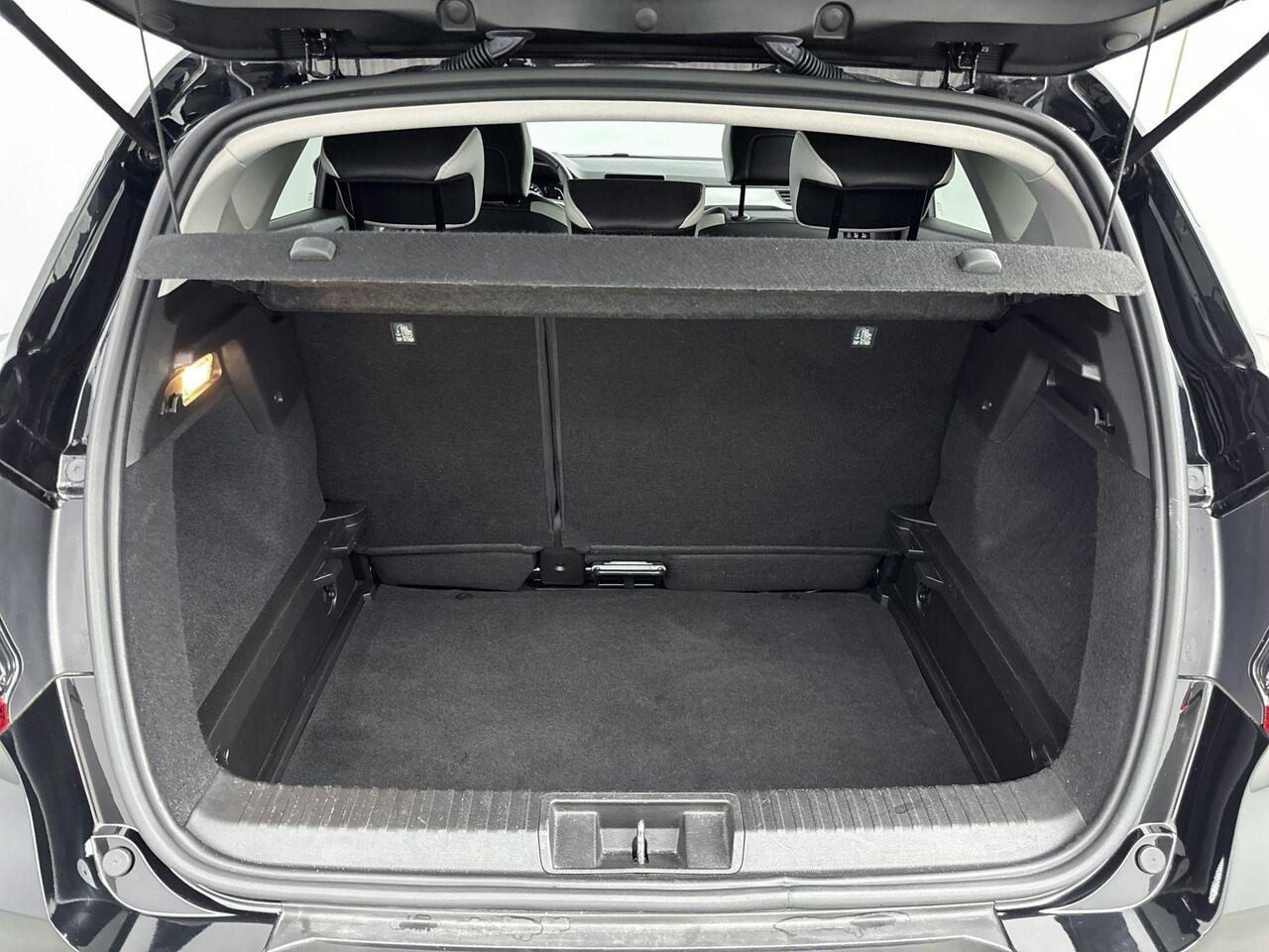 Renault CAPTUR 1.3 TCe 140Pk Intens Automaat | Navigatie | Cruise Control | Climate Control | Parkeersensoren met Camera | Keyless Entry & Start | Lichtmetalen Velgen | DAB Radio | Bluetooth |