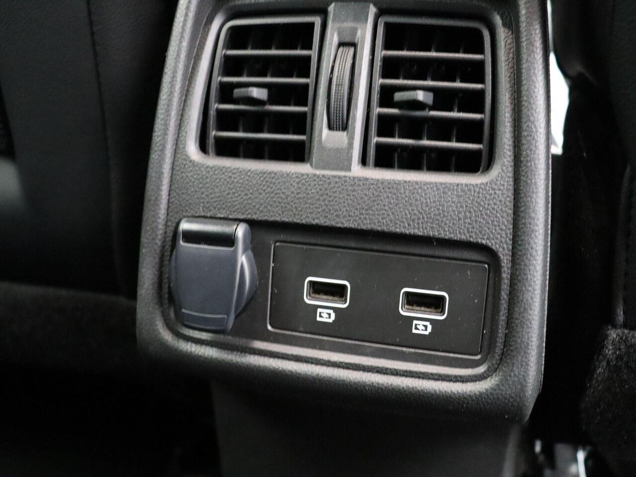 Renault CAPTUR E-Tech Hybrid 145pk Techno | Lane assist | Stuurverwarming | 360 graden camera | Parkeersensoren voor/achter |