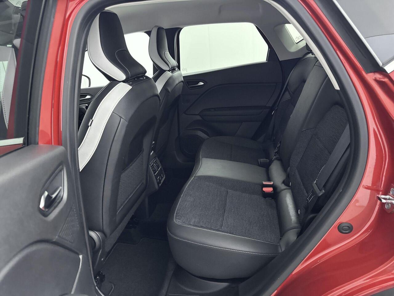 Renault CAPTUR 1.6 E-Tech plug-in hybrid 160Pk techno | Navigatie | Apple & Android Carplay | Climate Control | Cruise Control & Snelheidsbegrenzer | Parkeersensoren Voor & Achter | Achteruitrijcamera | Keyless Entry | Privacy Glass |