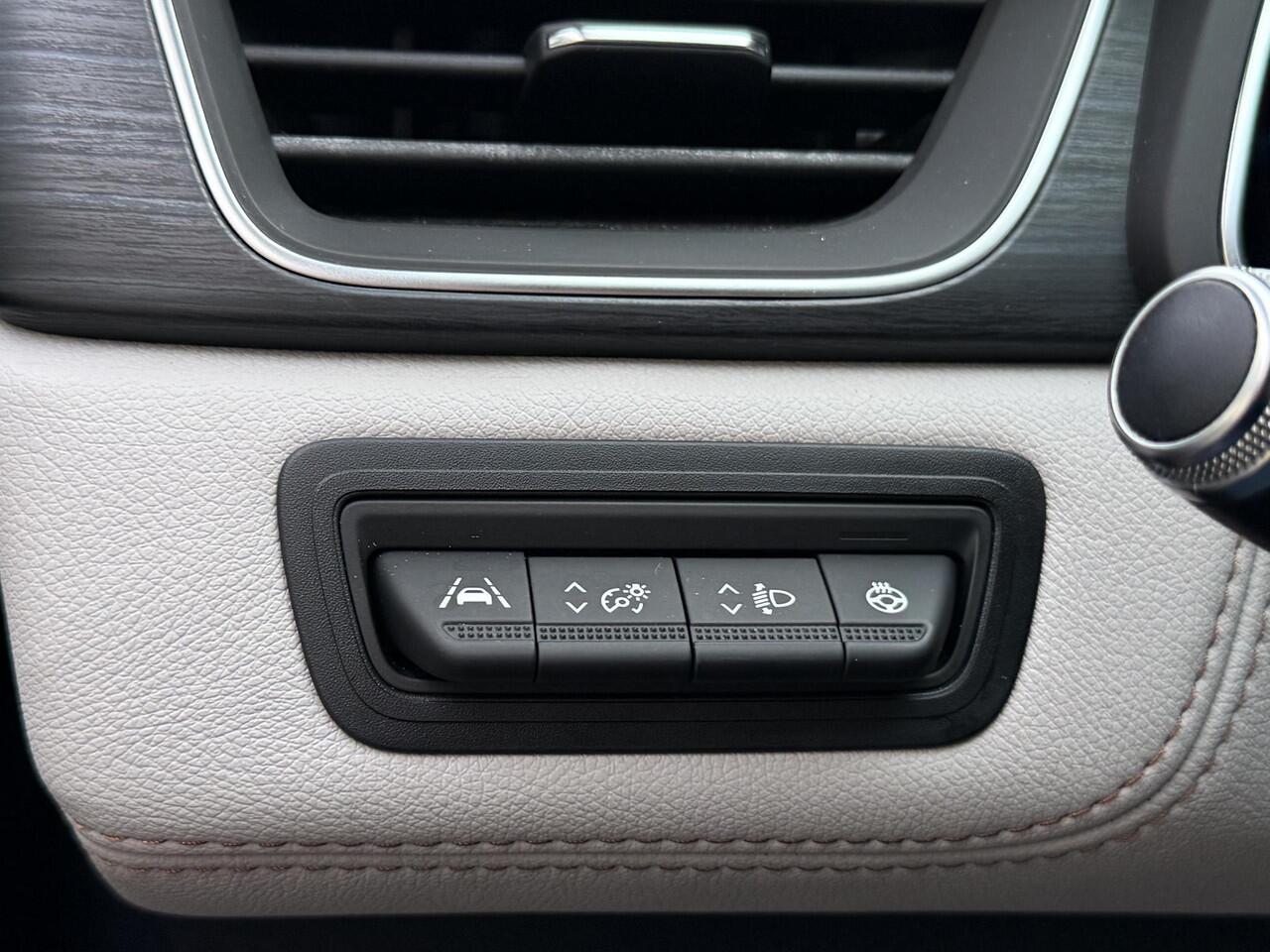 Renault CAPTUR 1.3 TCe 130 Initiale Paris | NAP | 360 graden camera | Bose Audio | Stoel & stuur verwarming | Leer |