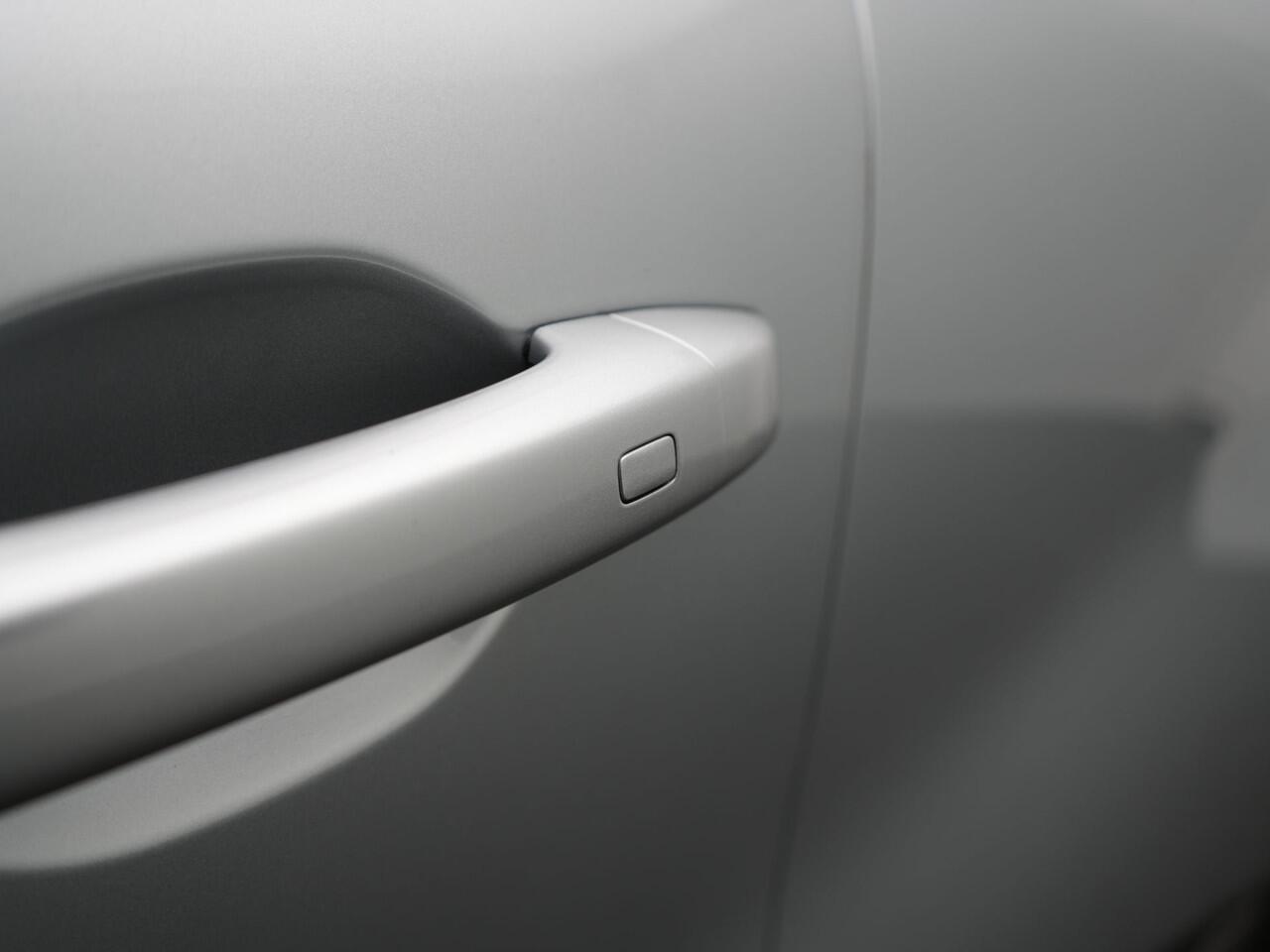 Renault CAPTUR TCe 100 Bi-Fuel Intens - RIJKLAARPRIJS - LPG - Trekhaak - Rondomzicht Camera - Dealeronderhouden