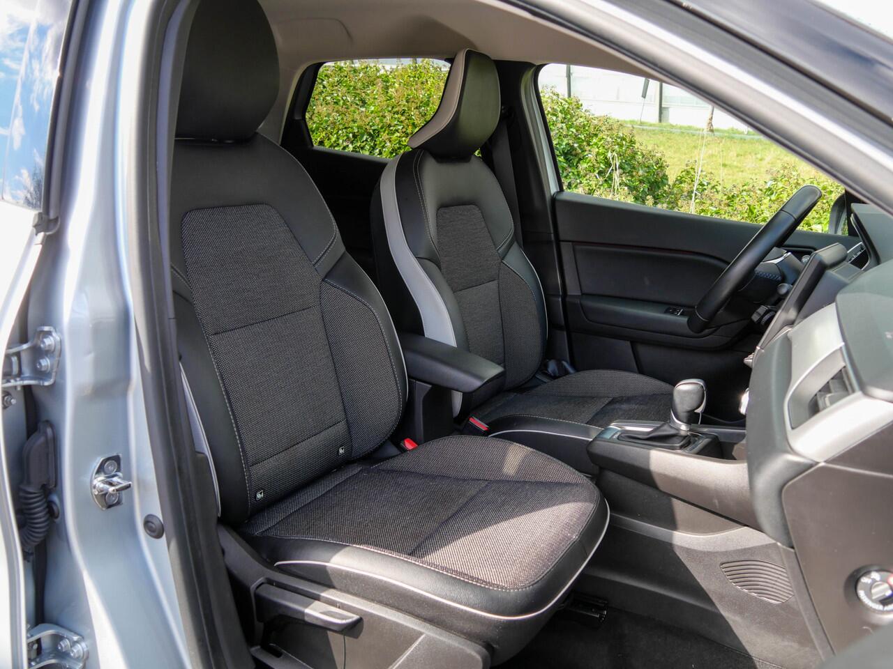 Renault CAPTUR 1.6 E-Tech Plug-in Hybrid 160 Intens | CAMERA | CARPLAY | NAVIGATIE |