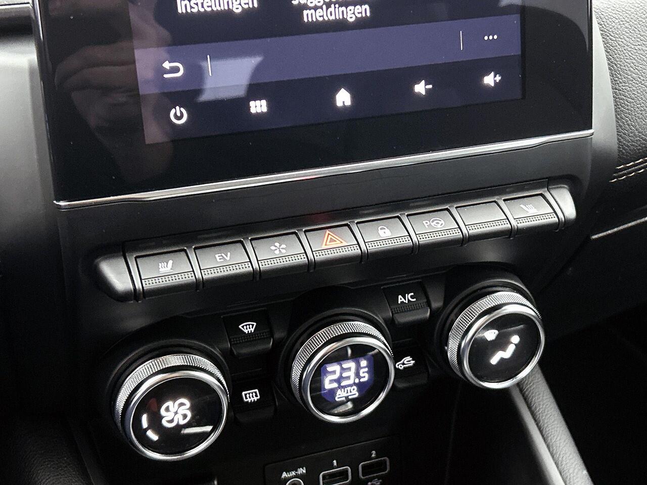 Renault CAPTUR 1.6 E-Tech Plug-in Hybrid Initiale Paris 160PK | Automaat | Trekhaak | Navigatie | Volleder Interieur | Stoelverwarming | Apple CarPlay & Android Auto