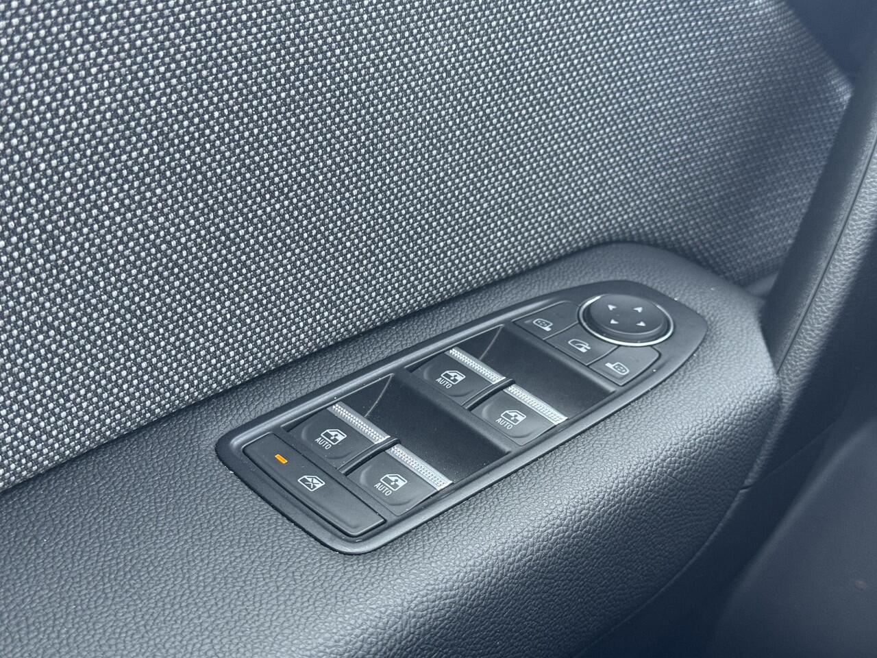 Renault CAPTUR 1.0 TCe 90 techno / NAVIGATIE INC. APPLE & ANDROID AUTO / STOEL & STUURWIELVERWARMING / CLIMATE CONTROL /