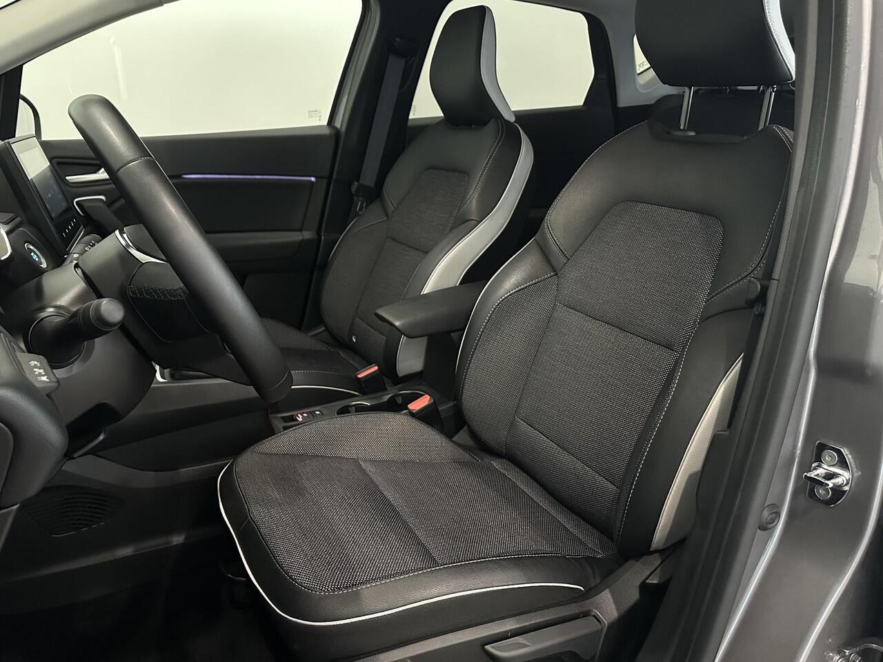 Renault CAPTUR 1.6 E-Tech Full Hybrid 145 Intens | Navigatie | Climate Control | Cruise Control | Lichtmetalen velgen 17" | Parkeersensoren voor, achter en achteruitrijcamera | Apple Carplay/Android Auto