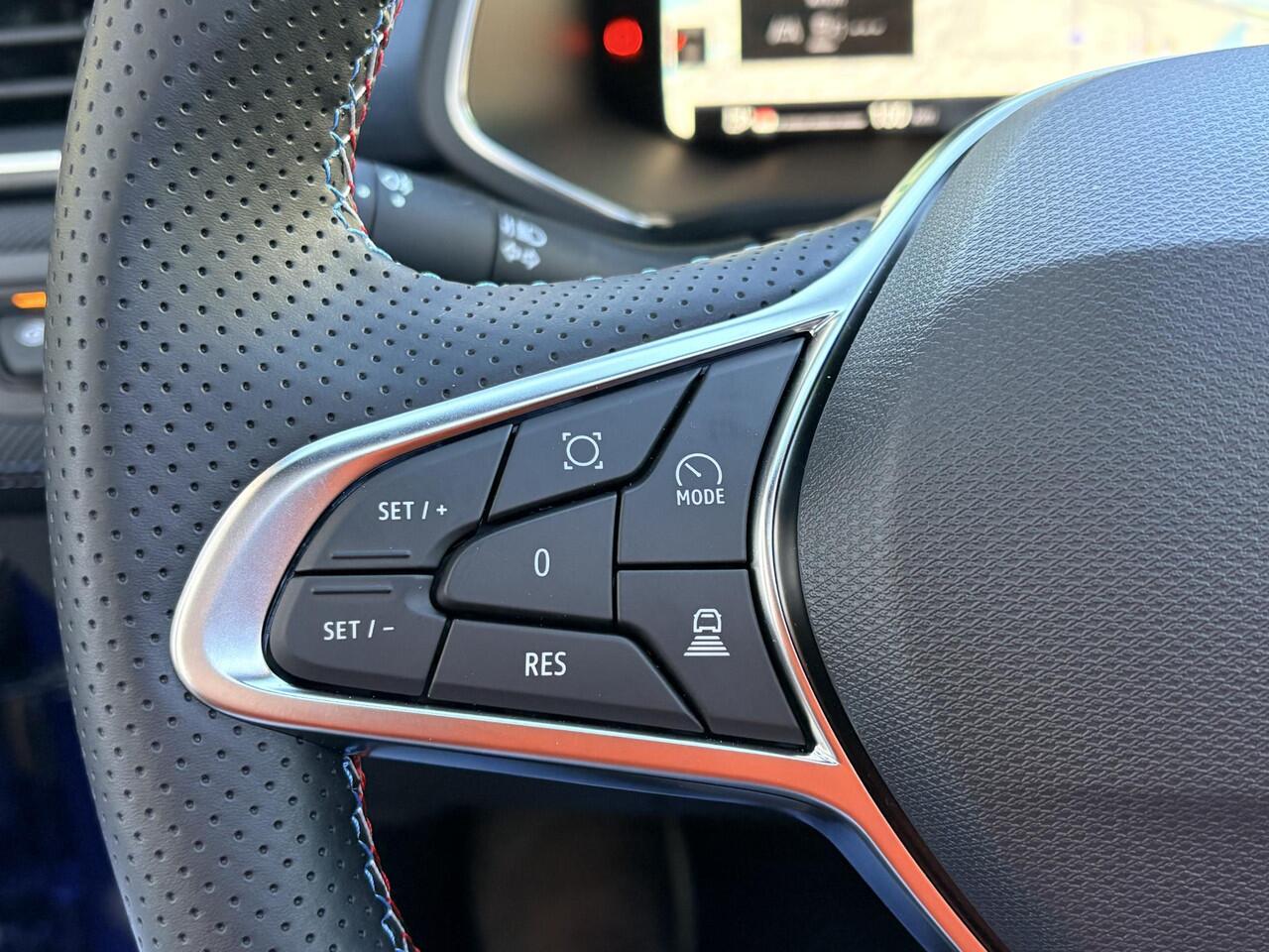 Renault CAPTUR 1.8 E-Tech full hybrid 160 esprit Alpine | Nieuwe Nederlandse auto | Pack Privilege | Pack Light & Sound | Rijklaarprijs!! | Voordeel op deze auto van ¤ 4.380,- |