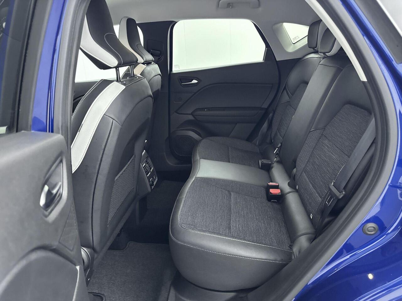 Renault CAPTUR 1.3 TCe 130Pk Intens | Navigatie via Apple & Android Carplay | Climate Control | Cruise Control & Snelheidsbegrenzer | Parkeersensoren Achter | Keyless Entry | Privacy Glass |