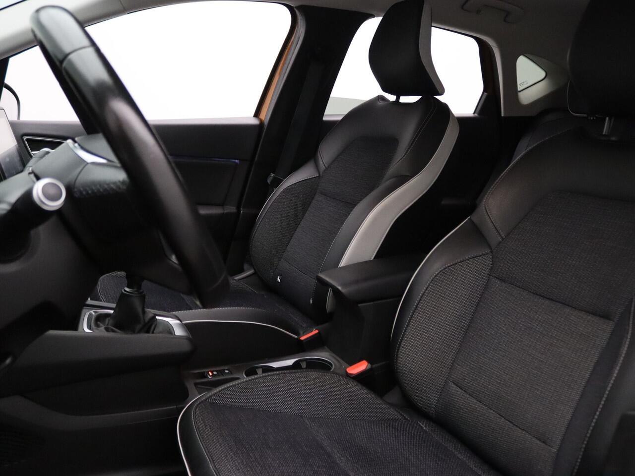 Renault CAPTUR 100pk TCe Intens Camera | Cruise | Navi | Parkeersens. v+a | Trekhaak