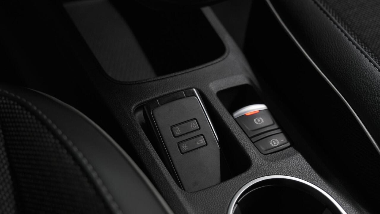 Renault CAPTUR Mild Hybrid 140 EDC Techno | 360 Camera | 9.3 Inch Grootscherm | Stoelverwarming | Apple Carplay | 18 Inch Lichtmetalen Velgen