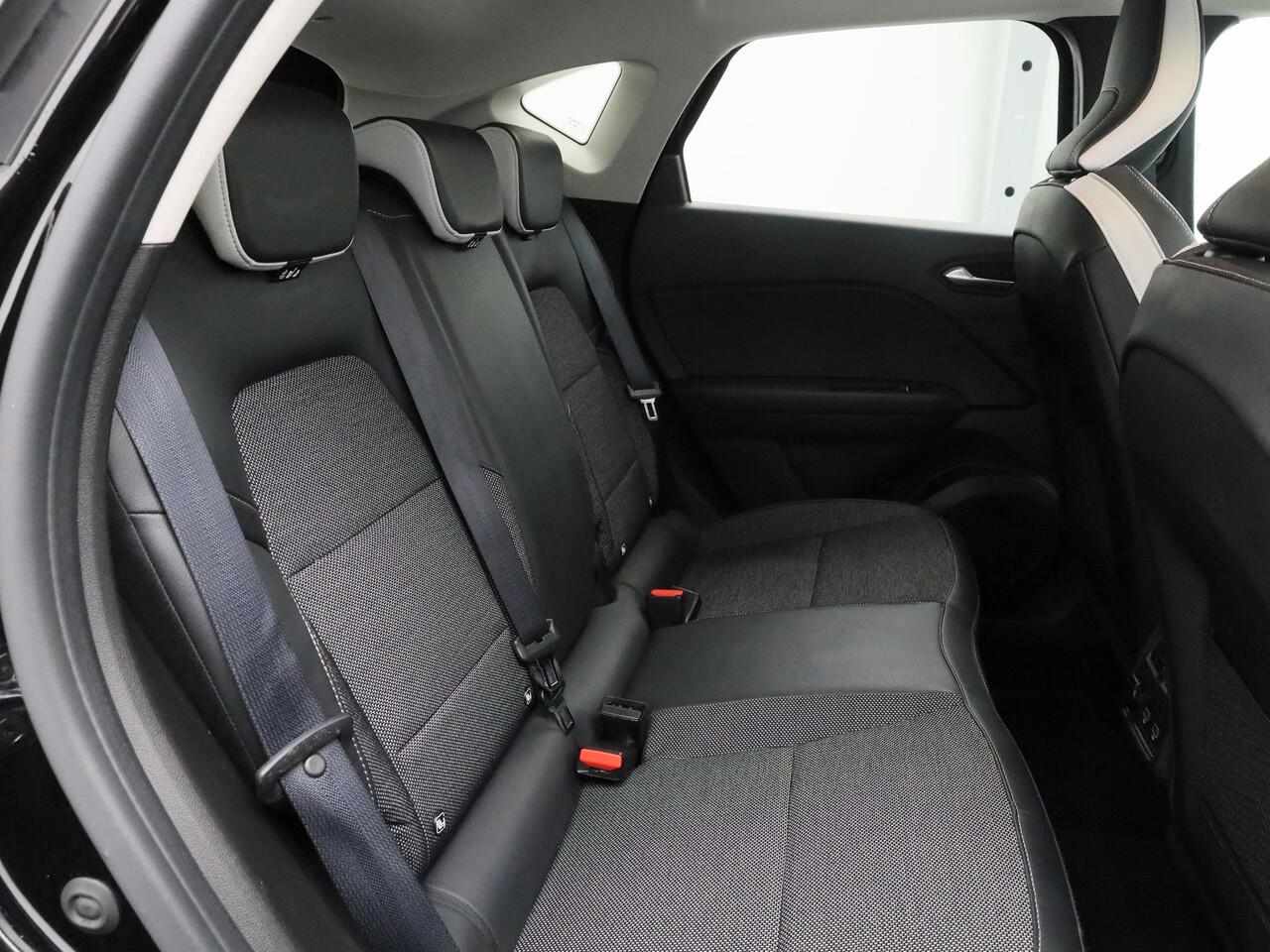 Renault CAPTUR 1.6 E-Tech Plug-in Hybrid 160 Intens | CAMERA | KEYLESS