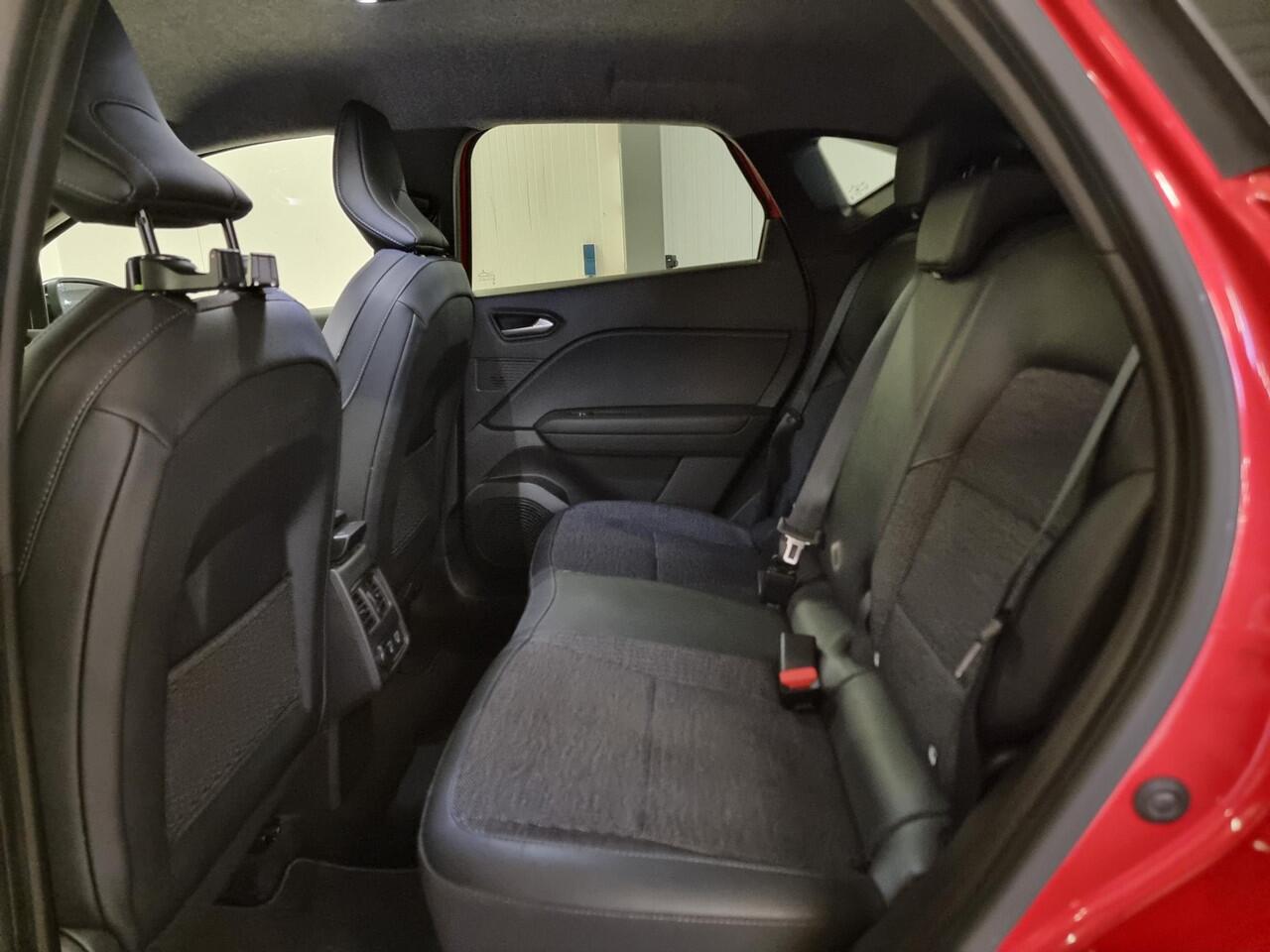 Renault CAPTUR 1.6 E-Tech plug-in hybrid 160 SL Rive Gauche | Trekhaak | Navigatie | Achteruitrijcamera |