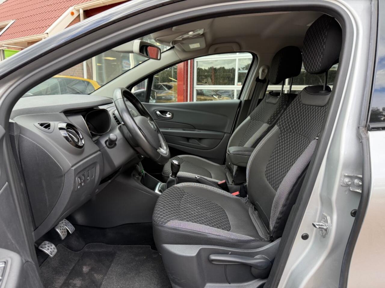 Renault CAPTUR 0.9 TCE INTENS AIRCO/NAVIGATIE/ECC/PDC/HOGE ZITen HOGE INSTAP