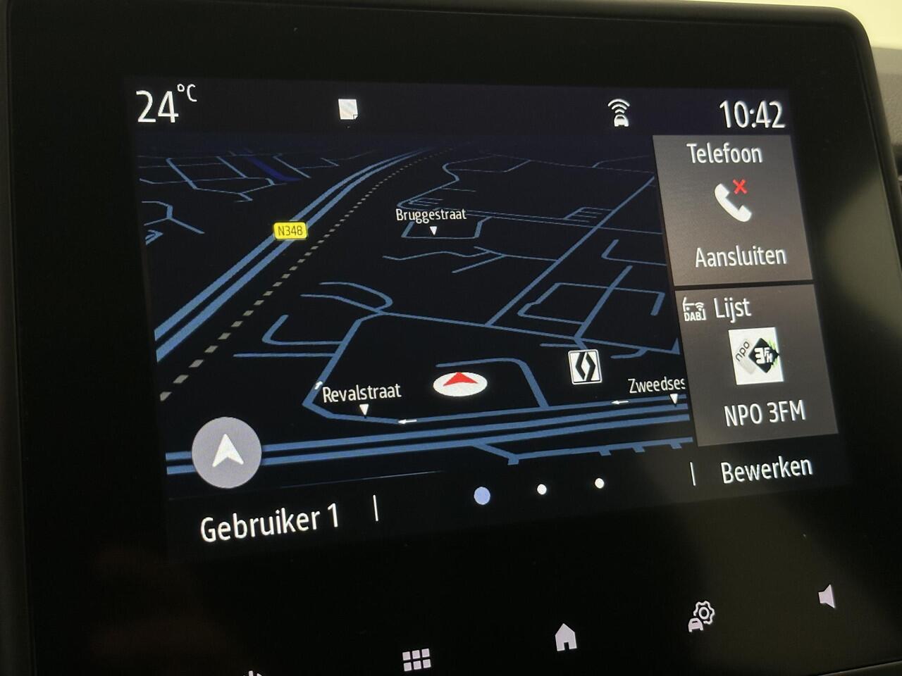 Renault CAPTUR 1.6 E-Tech Full Hybrid 145 Intens | Navigatie | Climate Control | Cruise Control | Lichtmetalen velgen 17" | Parkeersensoren voor, achter en achteruitrijcamera | Apple Carplay/Android Auto