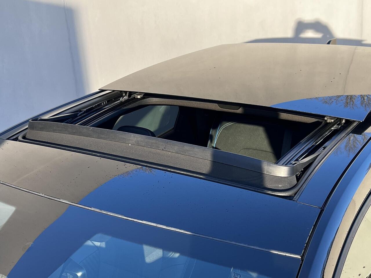 Renault CAPTUR 1.6 E-Tech full hybrid 145 esprit Alpine Automaat / Fabrieksgarantie tot 04-2027 / Schuifdak / Navigatie / Stuurverwarming / Apple Carplay Android / 19" LM wielen /