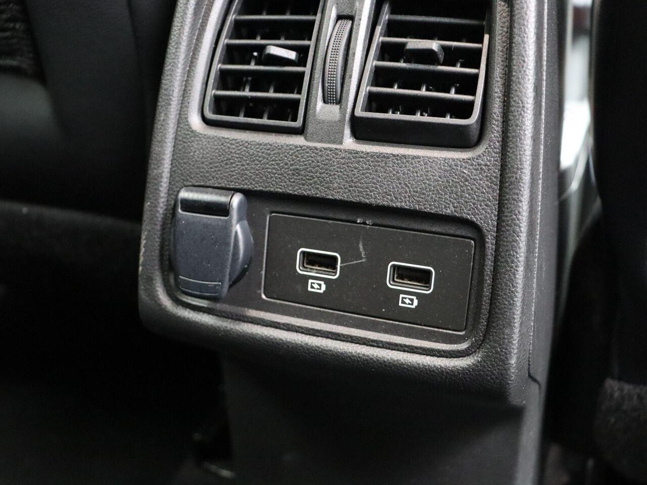 Renault CAPTUR TCe 90pk Techno | Achteruitrijcamera | Parkeersensoren voor en achter | Apple Carplay & Android Auto | Navigatie |