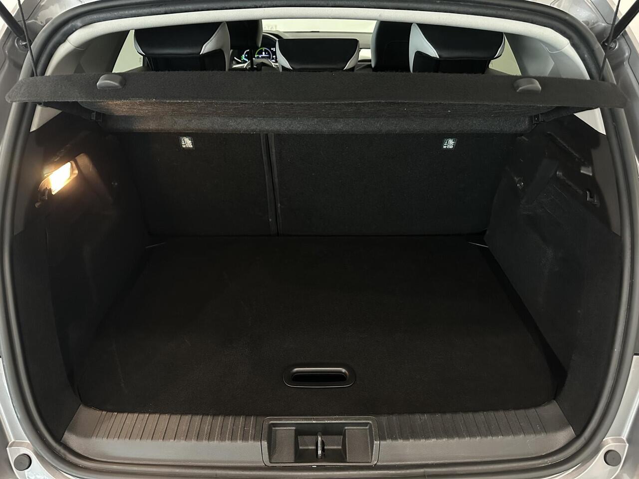 Renault CAPTUR 1.6 E-Tech Full Hybrid 145 Intens | Navigatie | Climate Control | Cruise Control | Lichtmetalen velgen 17" | Parkeersensoren voor, achter en achteruitrijcamera | Apple Carplay/Android Auto