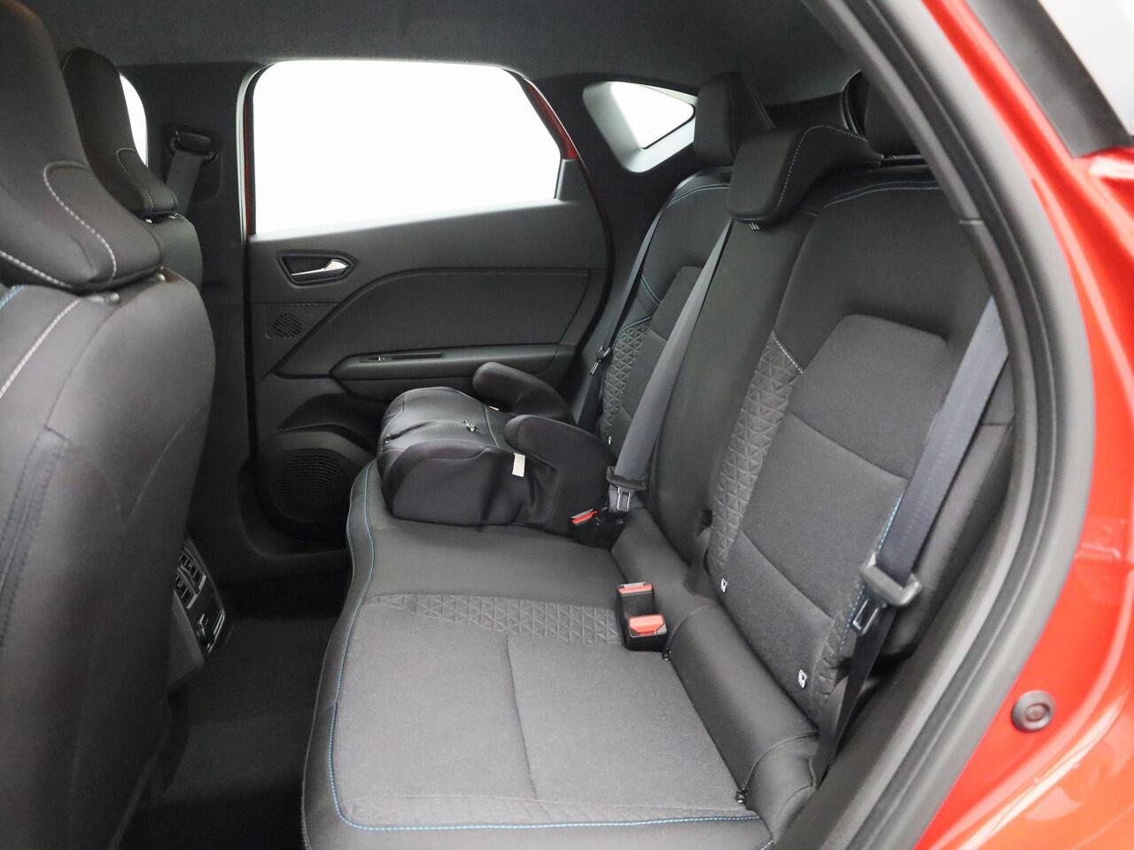 Renault CAPTUR 1.3 mild hybrid 160 evolution | Pack Winter | Camera | PDC Achter | LED Pure Vision | Cruise Control & Snelheidsbegrenzer | Draadloze Apple Carplay & Android Auto | Climate Control | Haaienvin-antenne | Hoogglans LMV "17 |