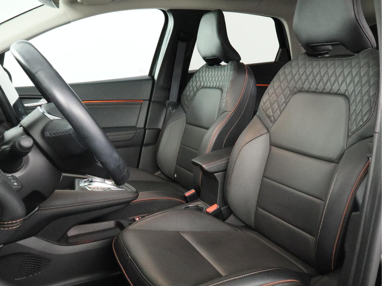 Renault CAPTUR 1.6 E-Tech Hybrid 145 Initiale Paris | Leder | Elektrisch glazen schuif-/kanteldak