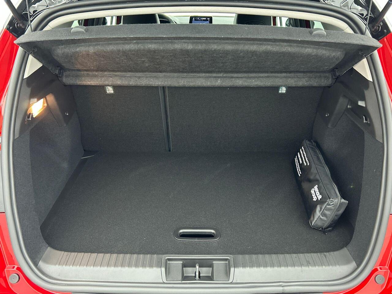 Renault CAPTUR 1.0 TCe Techno 90PK | Navigatie 9,3'' | Stoel en Stuurverwarming | Achteruitrijcamera | Climate Control | Parkeersensoren | Carplay | Lichtmetalen velgen 17"