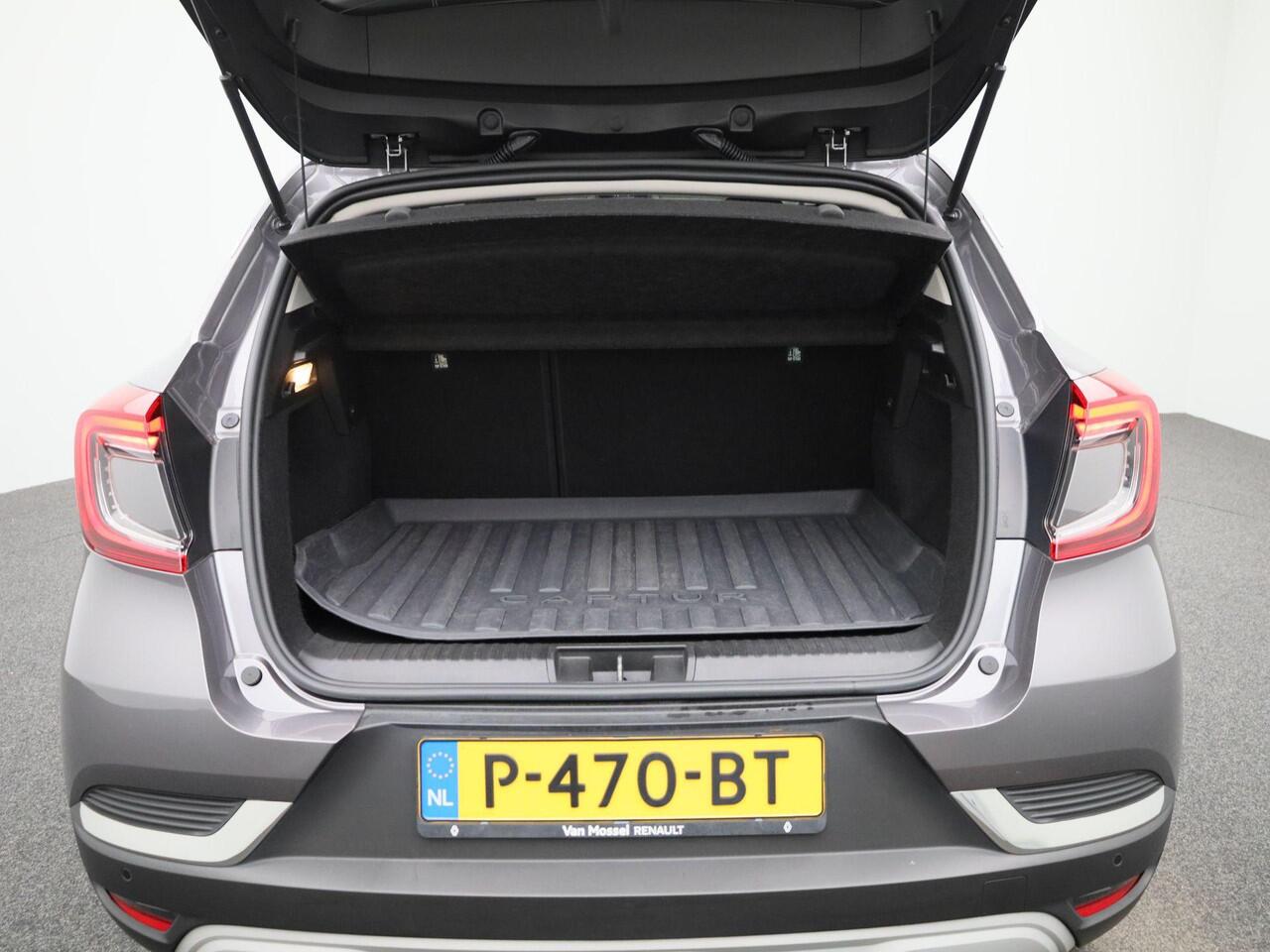 Renault CAPTUR 1.6 E-Tech Plug-in Hybrid 160 Initiale Paris | Trekhaak | 360-graden Camera | Lederen Bekleding | Stoel- & Stuurwielverwarming | 9,3" Full Map Navigatie | 18" LMV | Cruise Control & Snelheidsbegrenzer | Keyless | LED Pure Vision