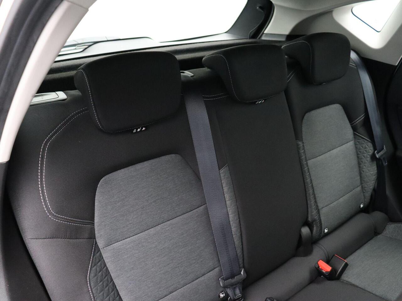 Renault CAPTUR E-Tech Hybrid 145pk Zen AUTOMAAT | Trekhaak | Achteruitrijcamera | Parkeersensoren voor en achter | Apple Carplay & Android Auto | Elektronische klimaatregeling