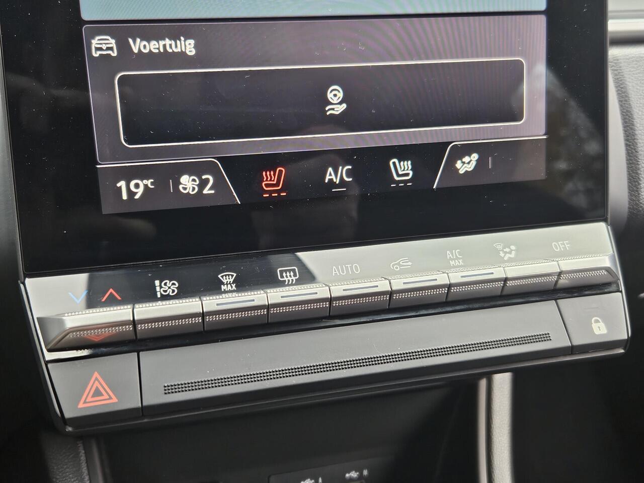 Renault CAPTUR 1.3 mild hybrid 160 Evolution Automaat / Achteruitrijcamera / Stoelverwarming / Apple Carplay & Android Auto / Cruise control / Climate control / Parkeersensoren /