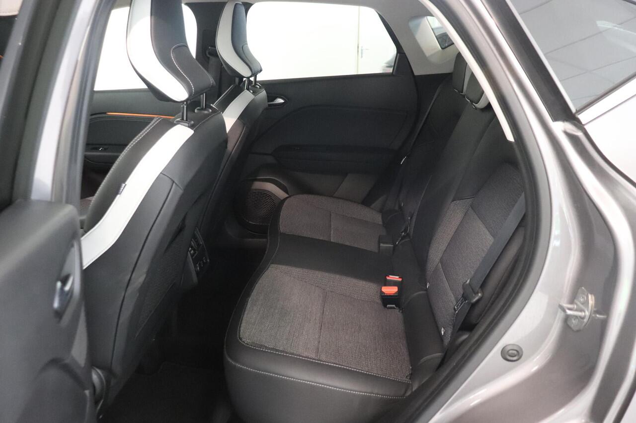 Renault CAPTUR 1.3 160 Pk techno Automaat | Camera | Adaptieve Cruise control | Navigatie | Stuur en stoel verwarming | LED |