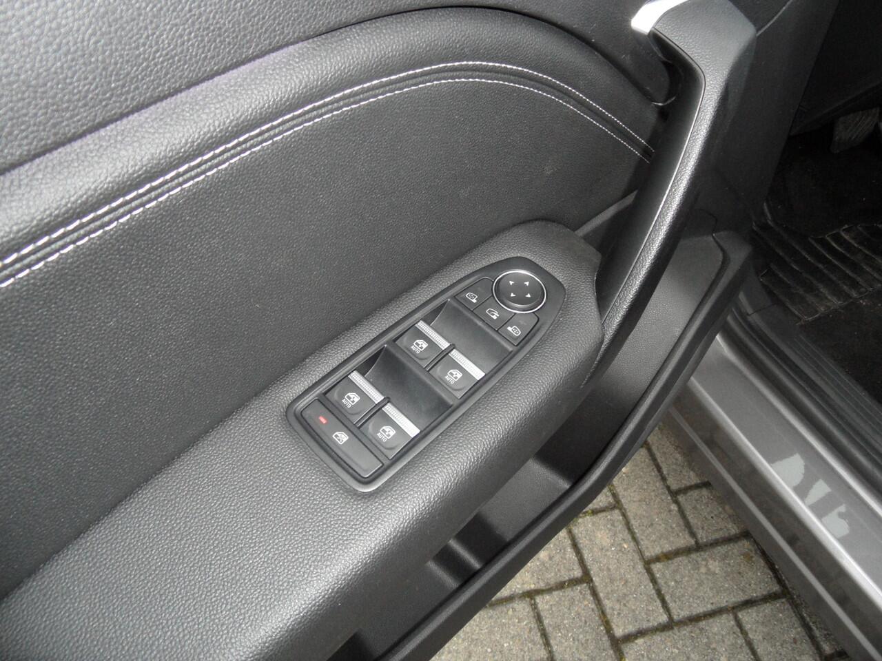 Renault CAPTUR 1.3 TCe 140 Intens Automaat