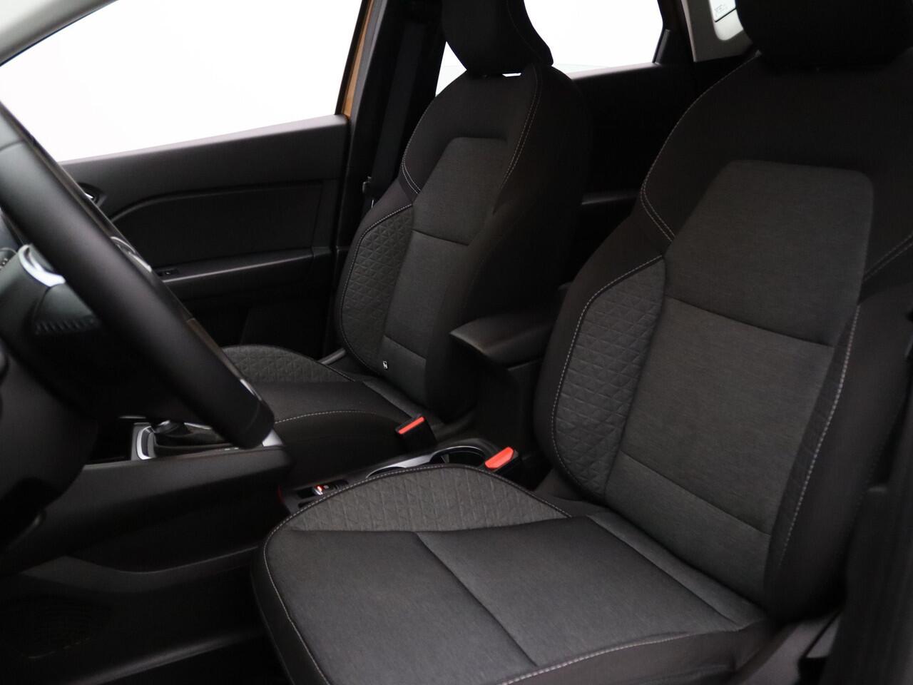 Renault CAPTUR E-Tech Plug-in Hybrid 160pk Intens Automaat Camera | Cruise | Navi | Parkeersens. v+a