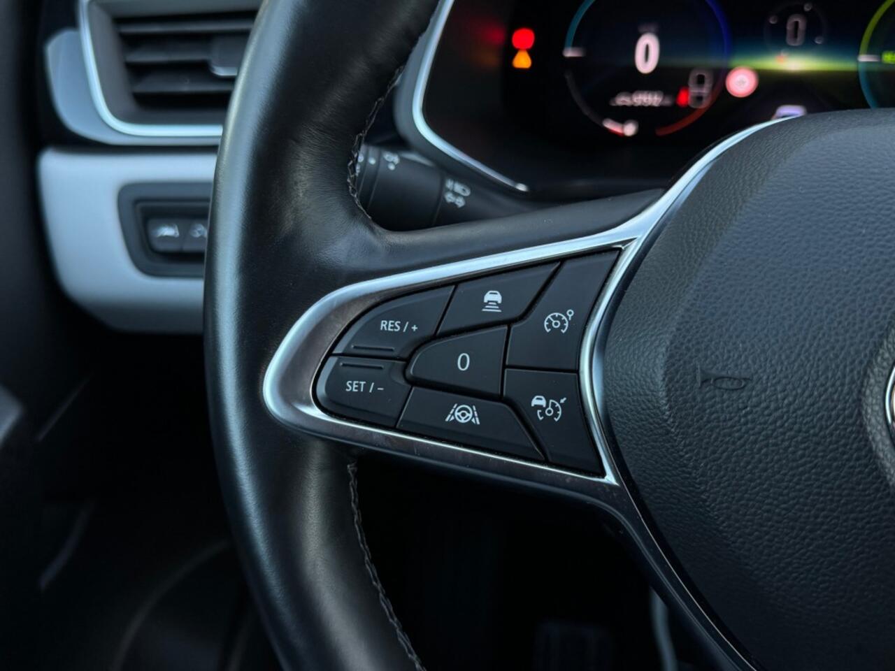 Renault CAPTUR 1.6 E-Tech Plug In - Edition One - Navi - camera - stoel+stuur verw.