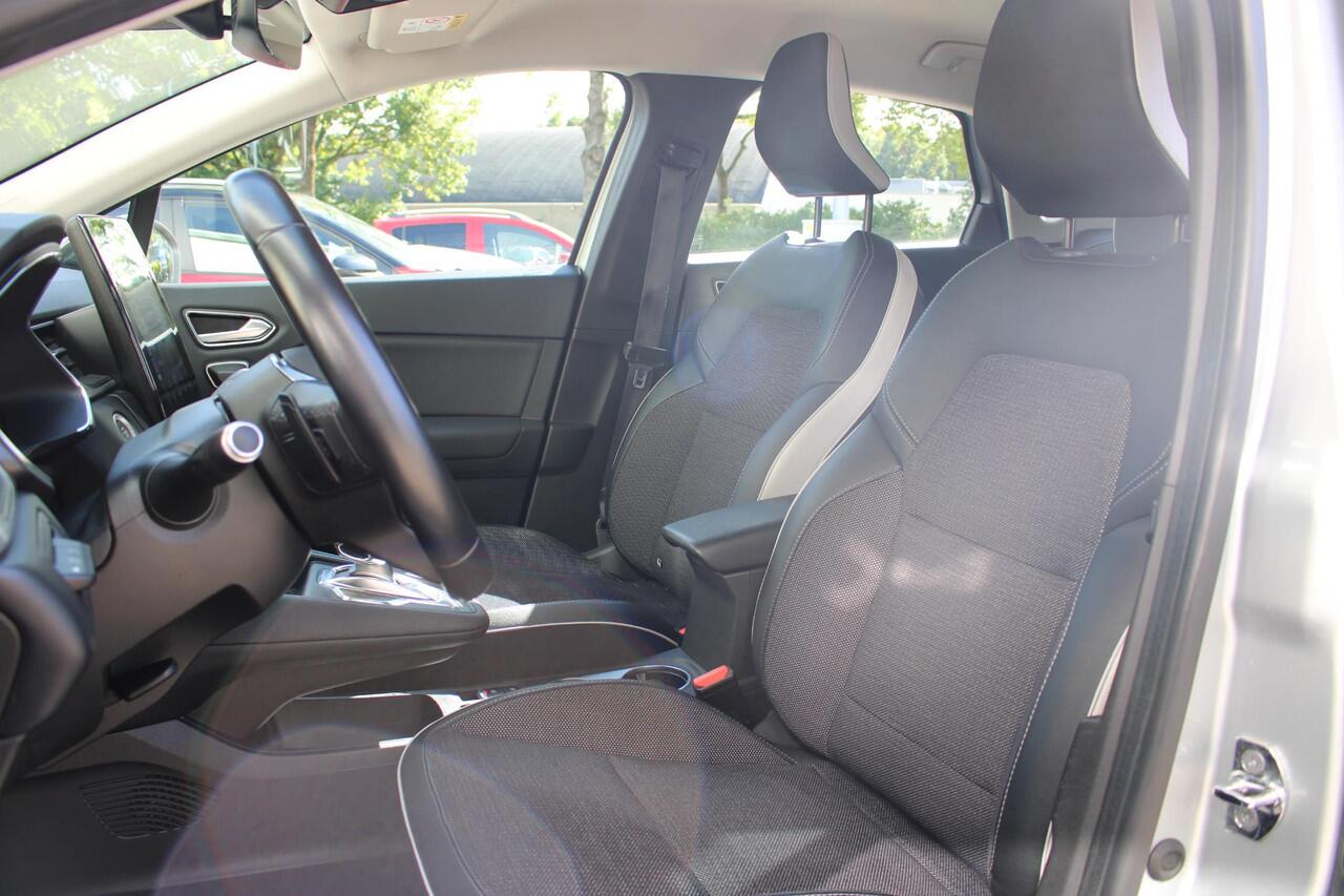 Renault CAPTUR 1.3 TCe 155 Intens | Navigatiesysteem | Trekhaak | Dodehoekwaarschuwing| Adaptive Cruisecontrol | Apple/Android Auto | Stoelverwarming | Climatecontrol