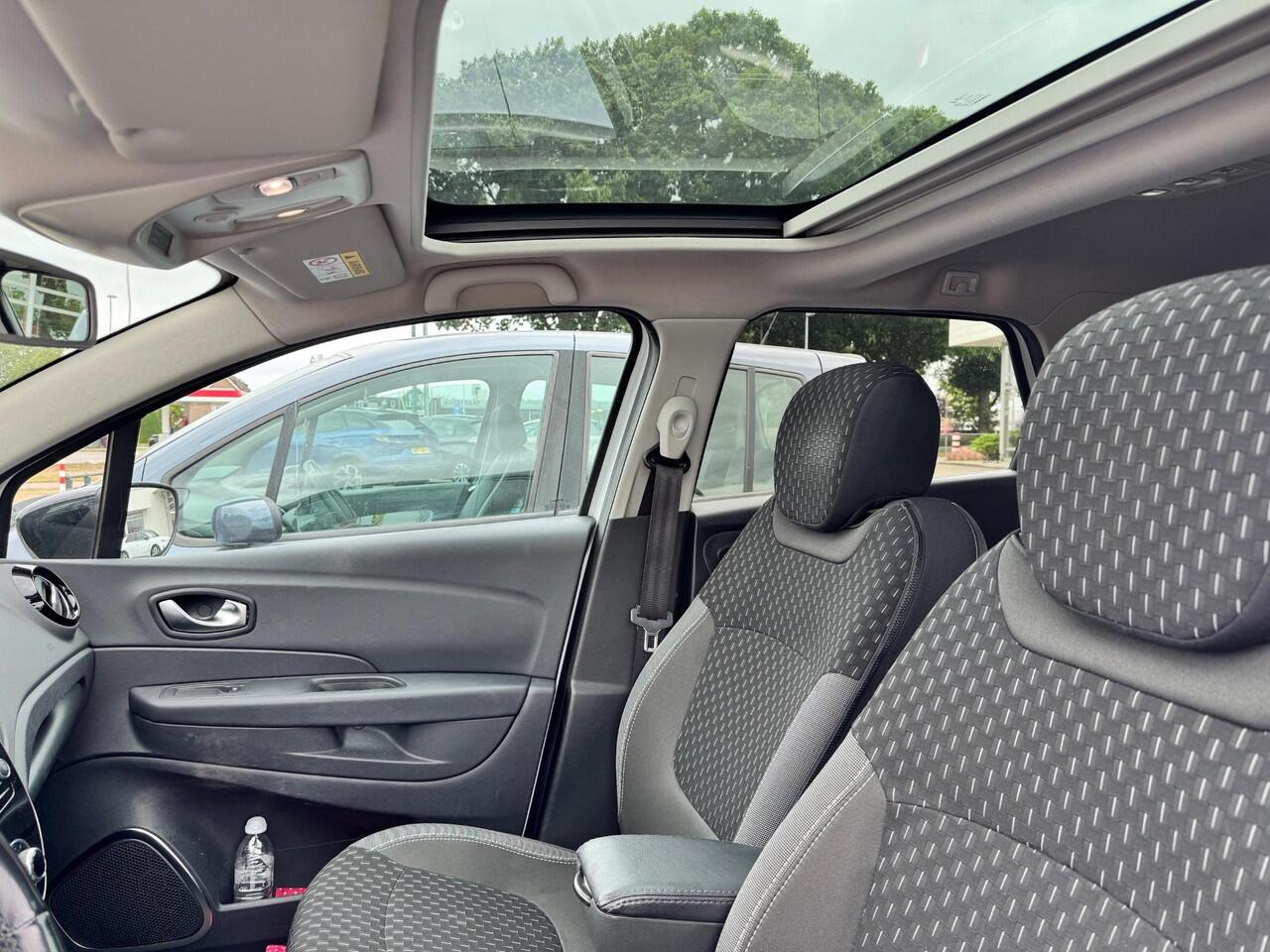 Renault CAPTUR 1.3 TCe 150 EDC/AUT. Intens PANORAMISCH GLAZEN DAK, PACK EASY LIFE/ FULL LED/ TREKHAAK/ 4SEIZOENSBANDEN/ ETC.. DEALER ONDERHOUDEN! RIJKLAAR!