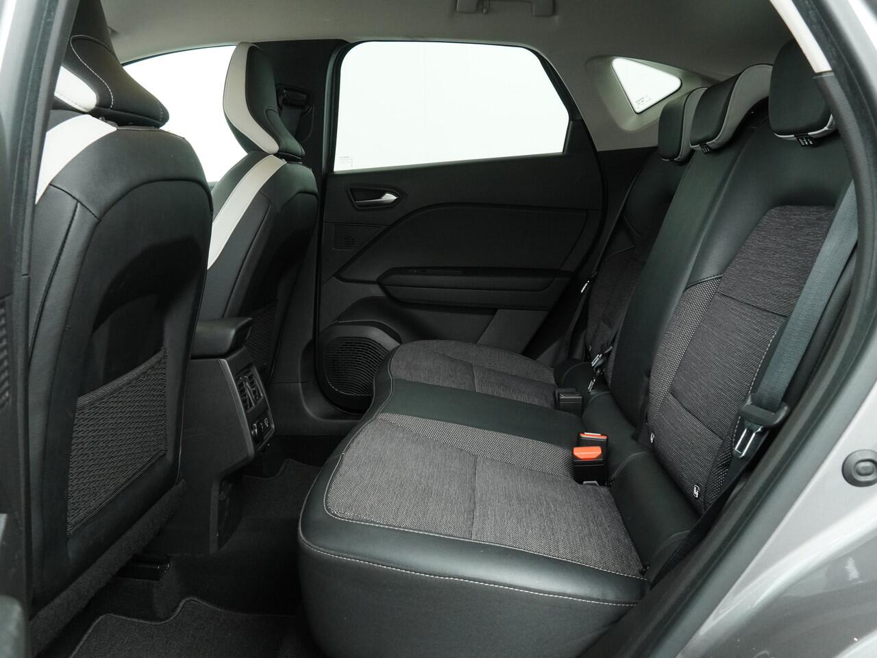 Renault CAPTUR 90PK TCe Intens | Half leder | Nav | Trekhaak | Camera | Hoge zit | Two tone |