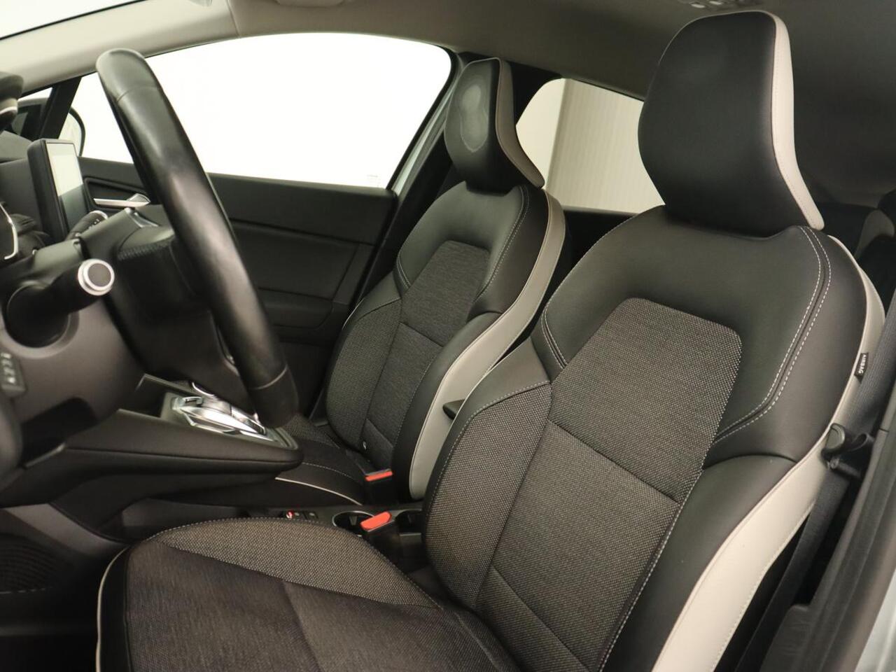 Renault CAPTUR 1.6 E-Tech Hybrid 145 Intens | Automaat | Carplay | PHEV | Half leder | Adaptive cruise | Climate controle | DAB | Getint glas | LED