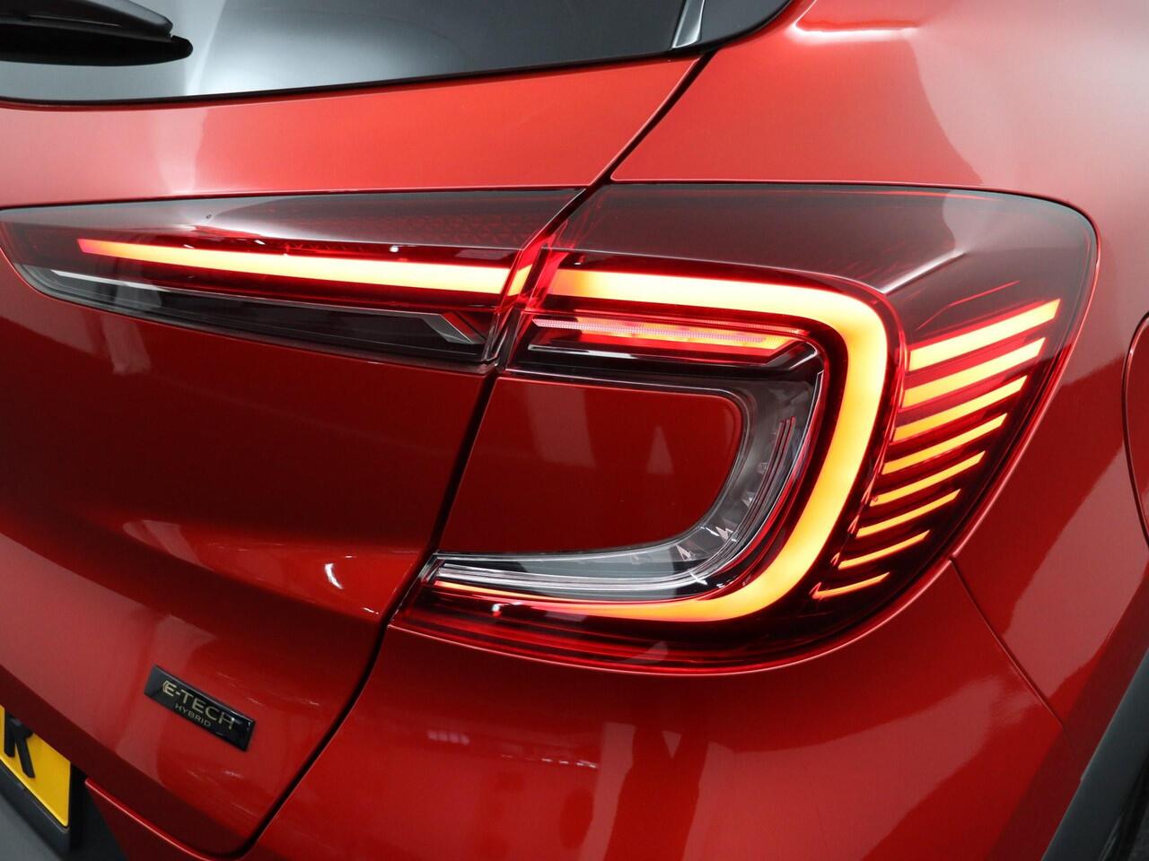 Renault CAPTUR 1.6 E-Tech hybrid 145 SL Rive Gauche / TREKHAAK / 1E EIGENAAR / PARKEERSENSOREN + CAMERA /