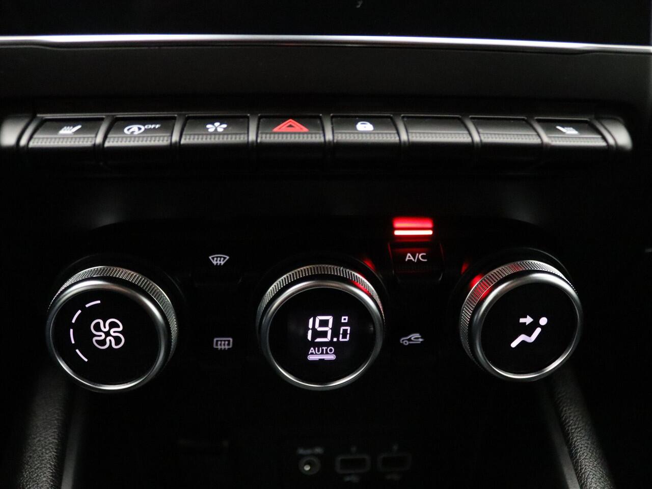 Renault CAPTUR 140pk TCe Initiale Paris Automaat Camera | Adapt. Cruise | Navi | Parkeersens. v+a | Trekhaak