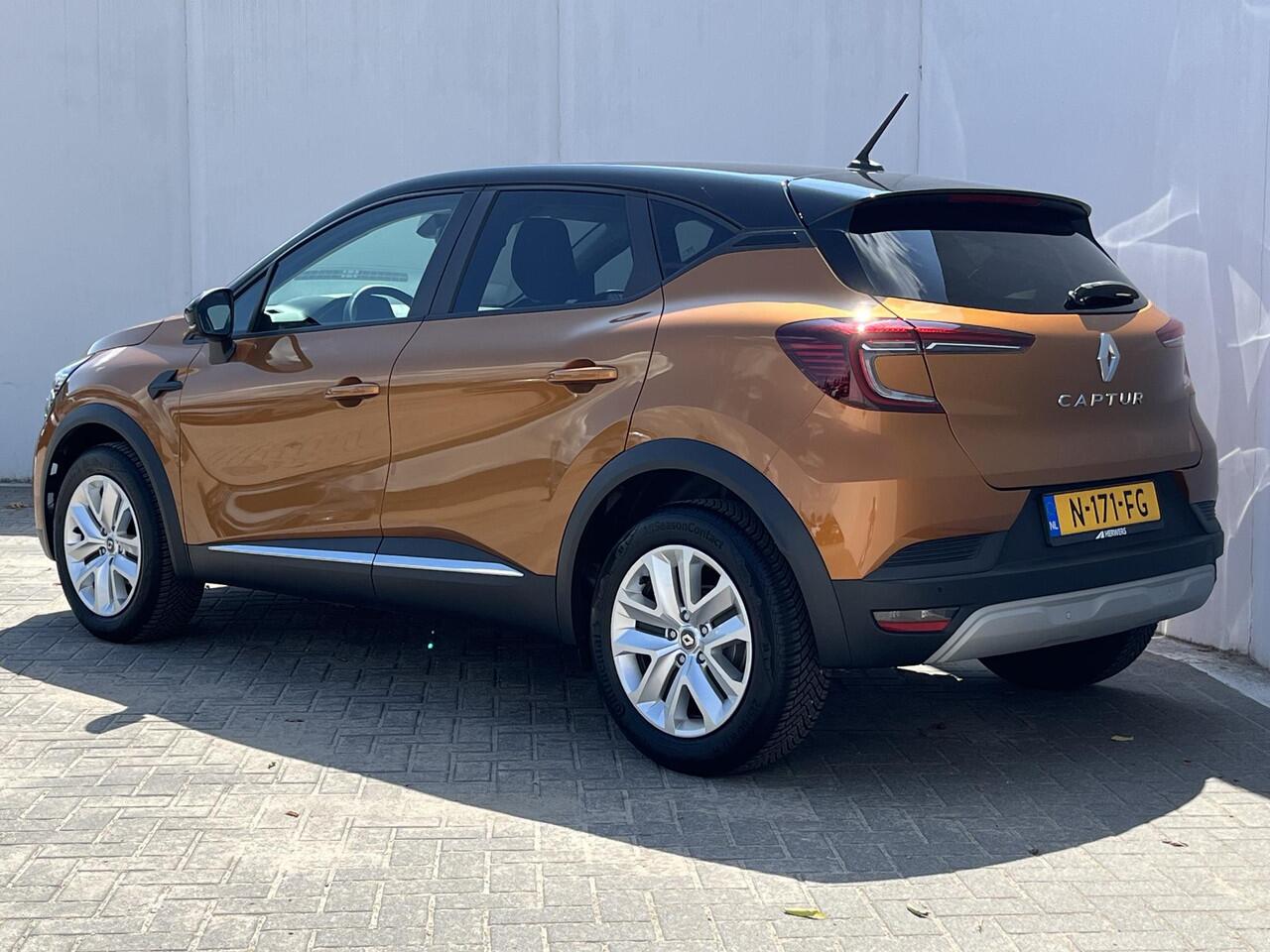 Renault CAPTUR 1.0 TCe 100 Zen / Navigatie full map / Apple Carplay & Android Auto / Parkeersensoren achter / Keyless Entry & Start / Cruise- en Climate Control / Lage KM - stand