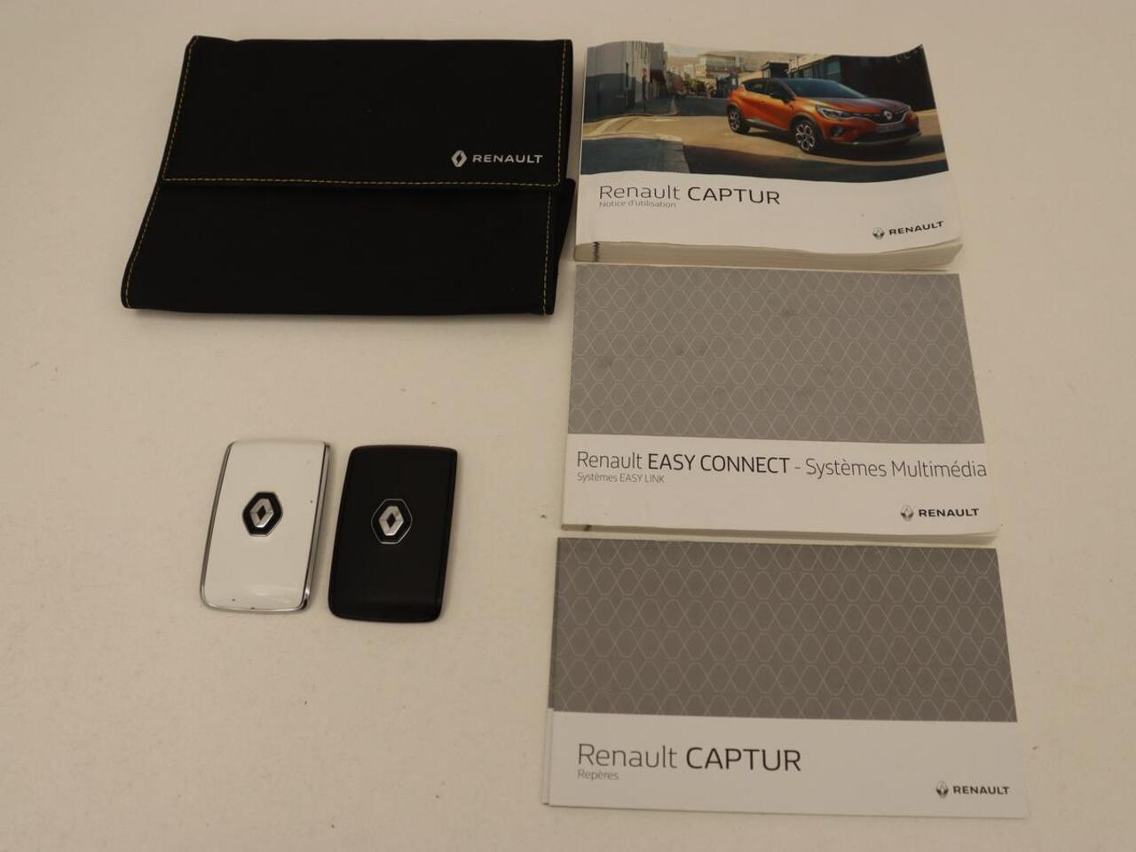 Renault CAPTUR 1.6 E-Tech Hybrid 145 Intens | Automaat | Carplay | PHEV | Half leder | Adaptive cruise | Climate controle | DAB | Getint glas | LED